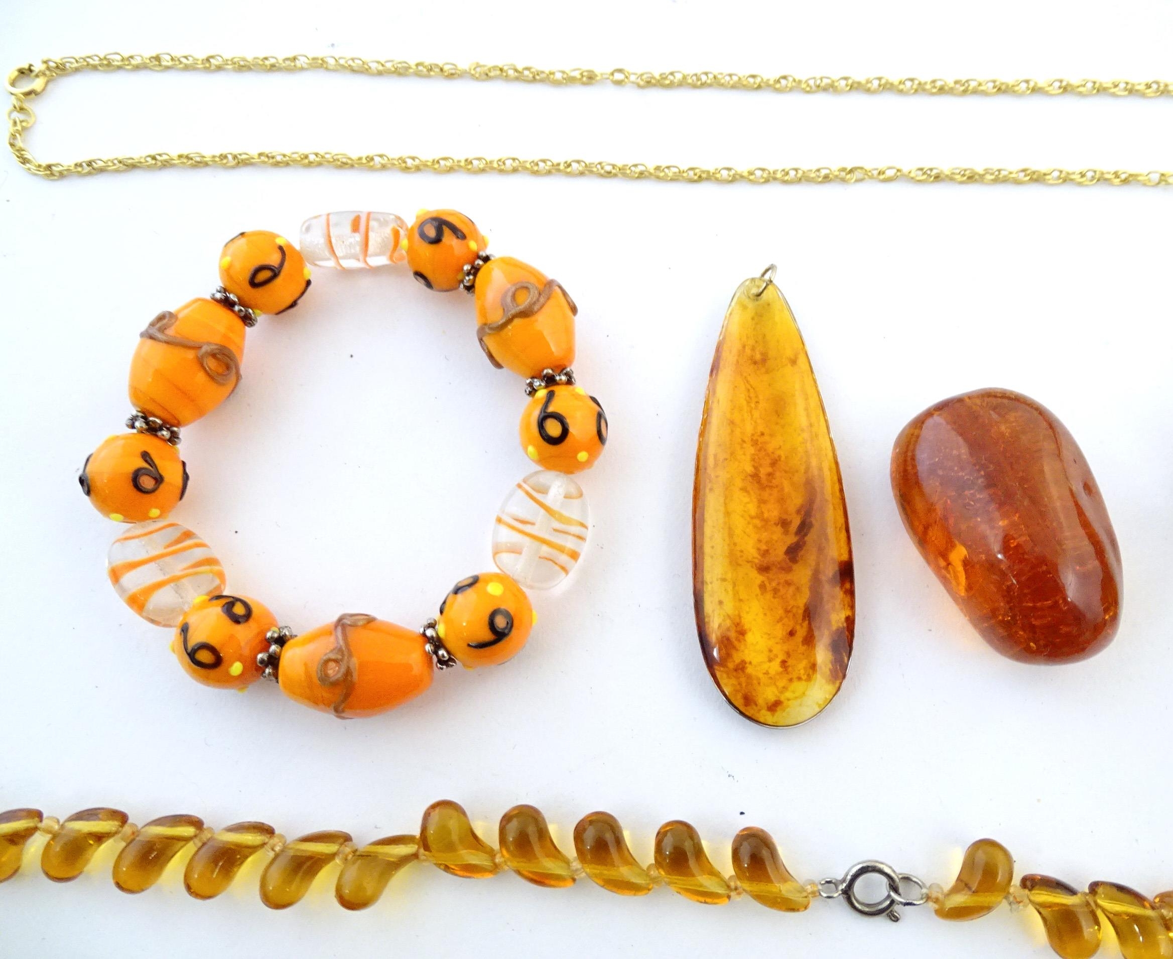 A quantity of assorted bead necklaces to include some amber examples. Please Note - we do not make - Bild 7 aus 16