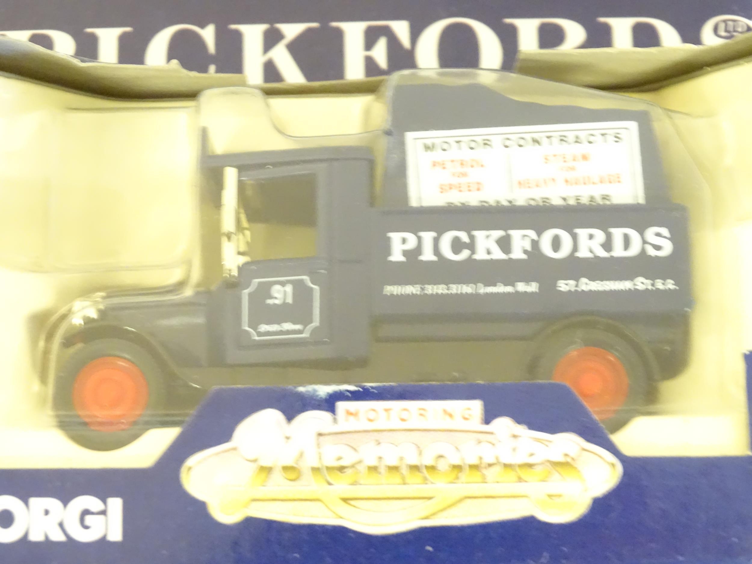 Toys: Three boxed Corgi Classics die cast scale model truck vehicles in Pickfords livery, - Image 7 of 8