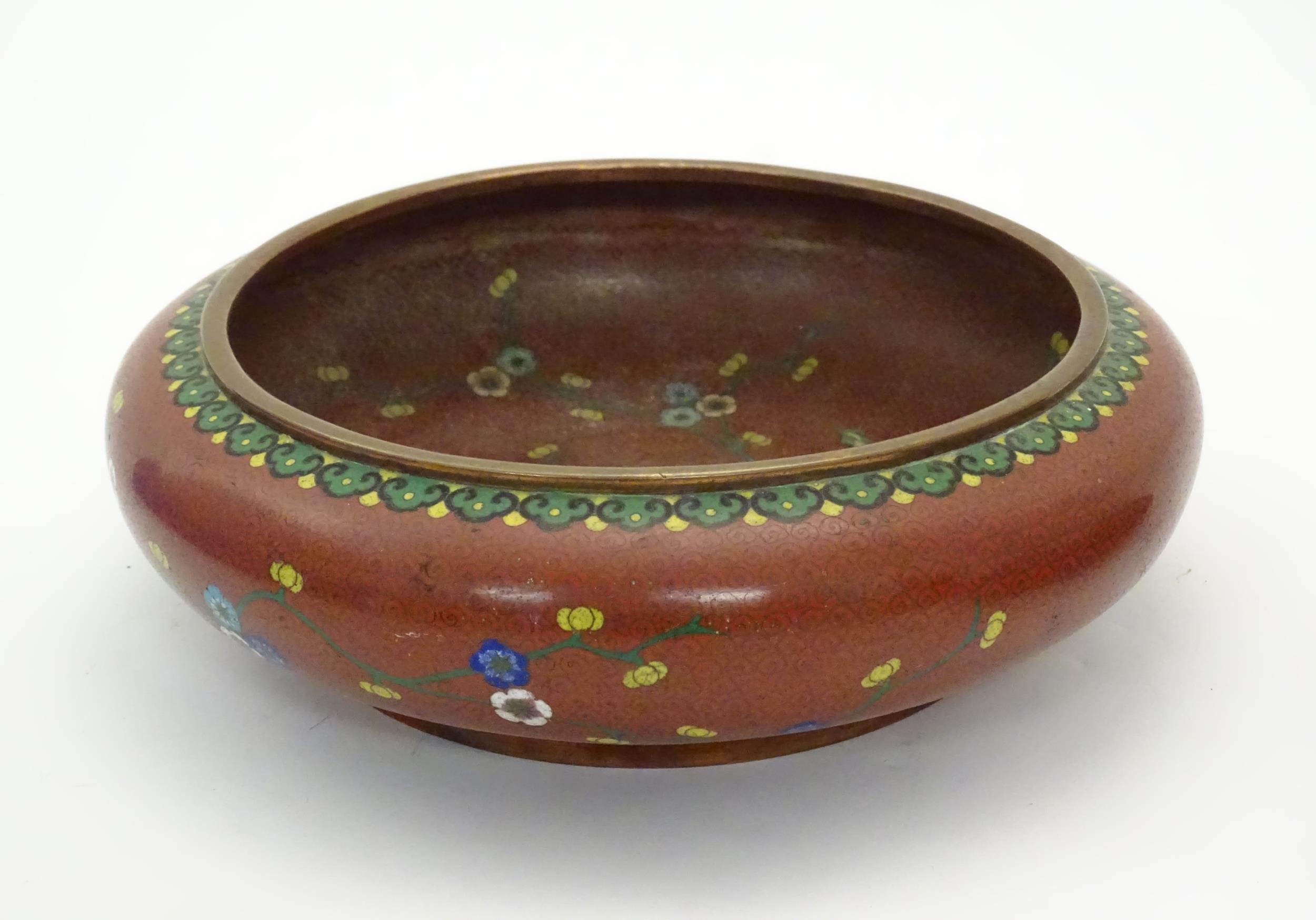 A Chinese cloisonne shallow bowl with floral and foliate detail. Approx. 3 1/4" x 10" diameter - Image 3 of 6