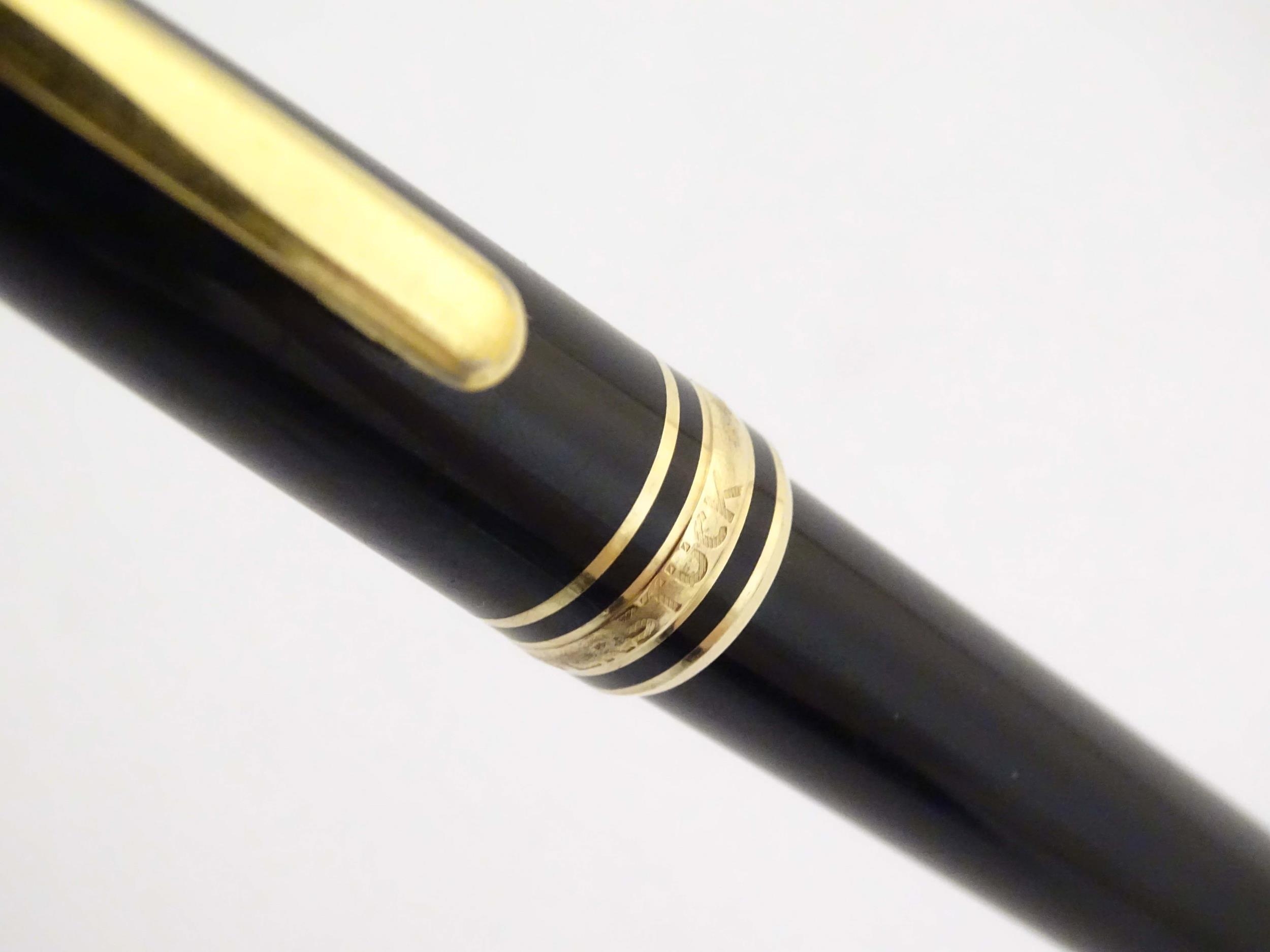 A cased Montblanc 'Meisterstuck' ballpoint pen, in black finish and decorated with gilt banding. - Image 9 of 12