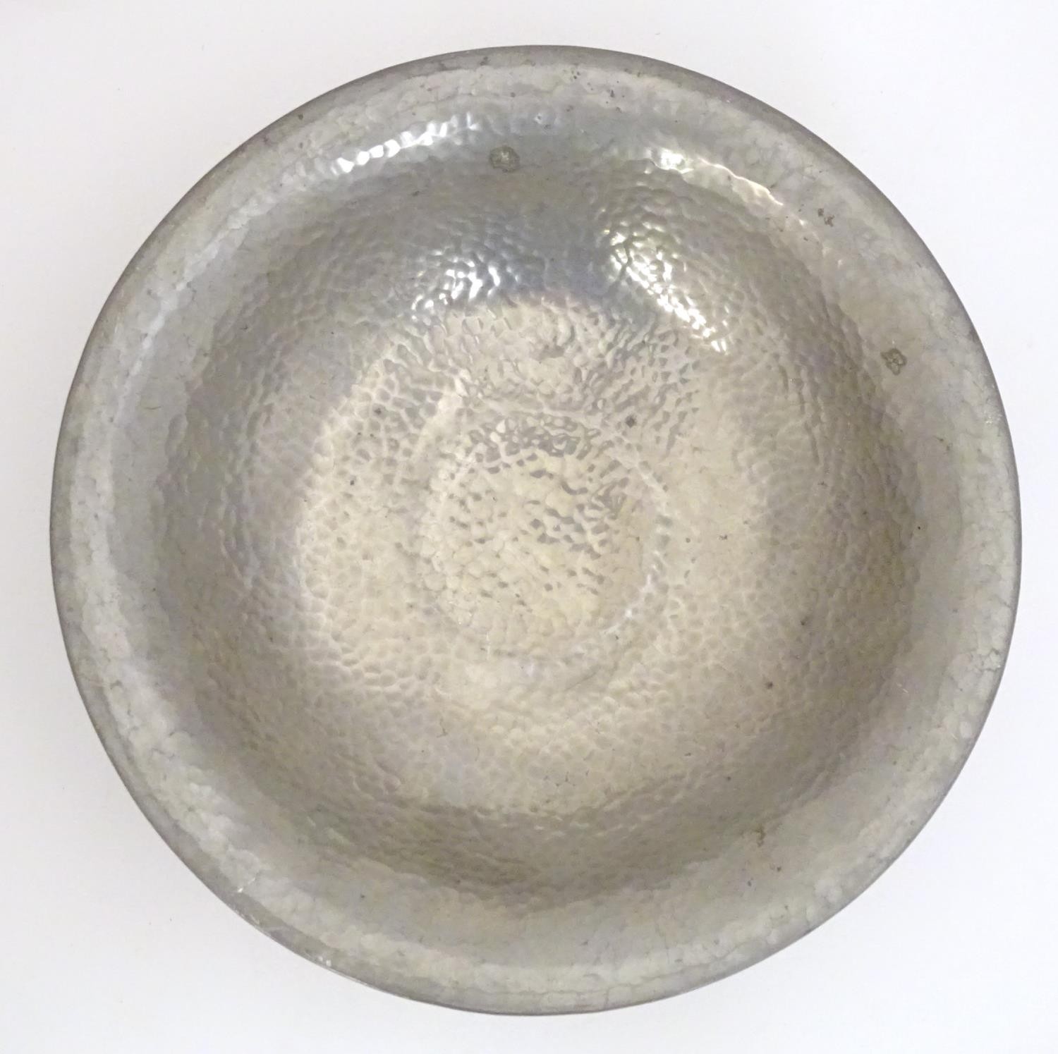 An Arts and Crafts Tudric Pewter pedestal bowl with hammered decoration. Stamped under. Approx. 3 - Image 5 of 6