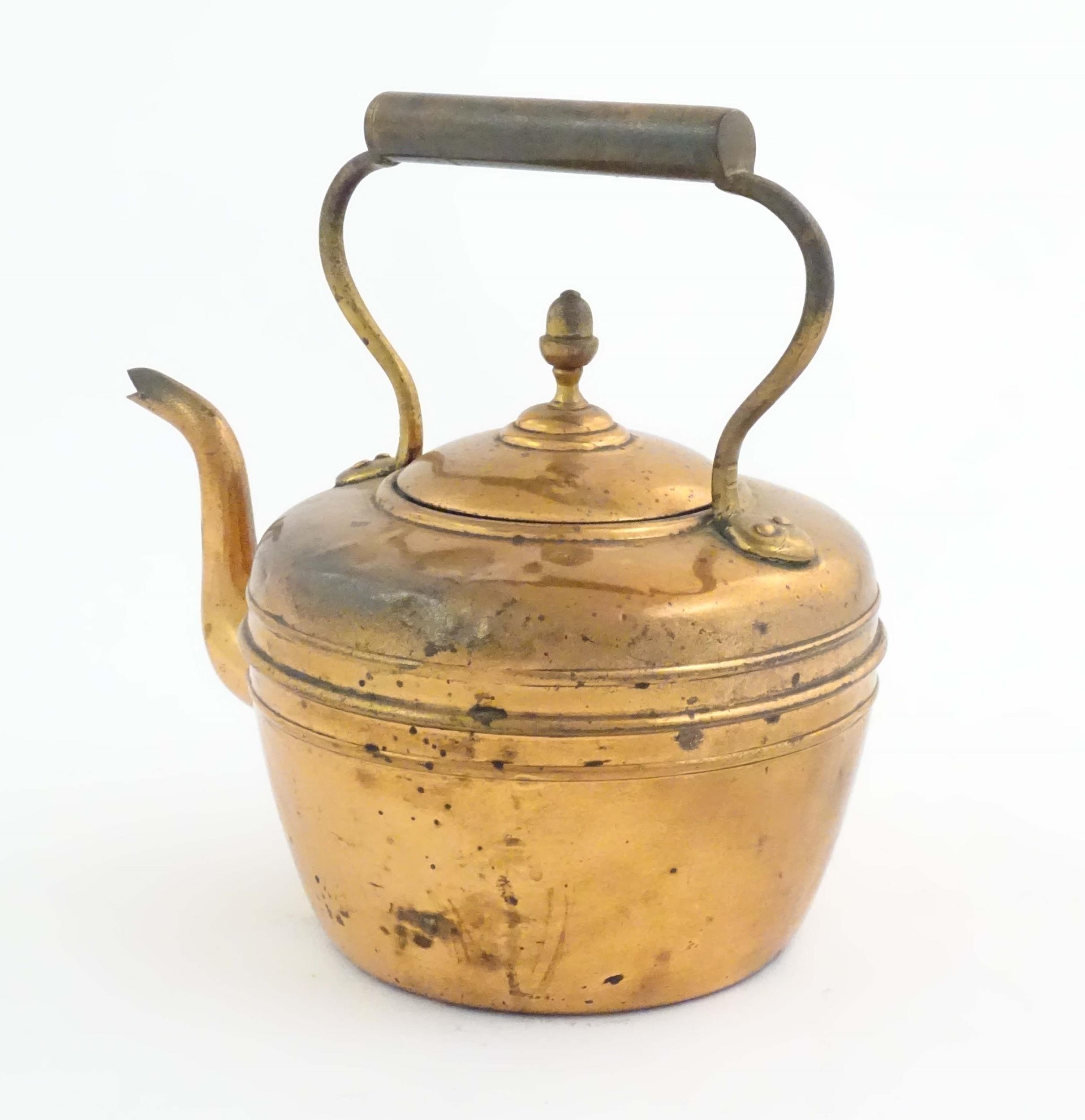 An early 20thC copper kettle, decorated with banding and acorn finial, approx. 10" high, 11" wide - Image 5 of 8