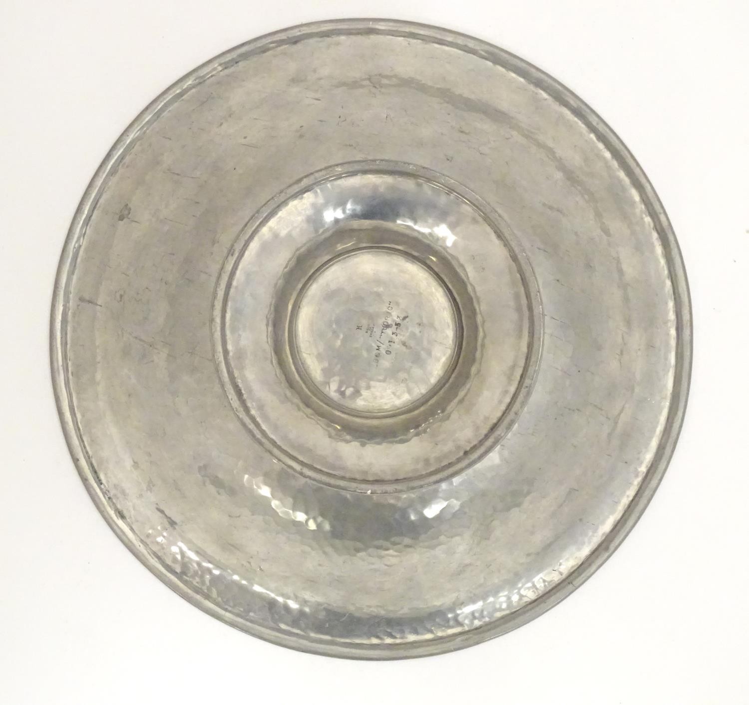 An Arts and Crafts Tudric Pewter pedestal bowl with hammered decoration. Stamped under. Approx. 3 - Image 6 of 6