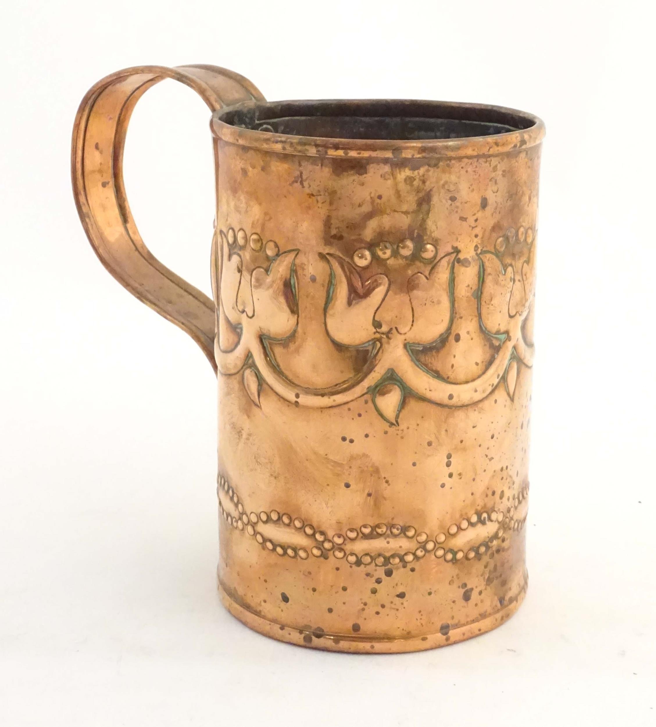 An Art Nouveau copper tankard with loop handle, decorated with embossed floral decoration and banded - Image 7 of 8