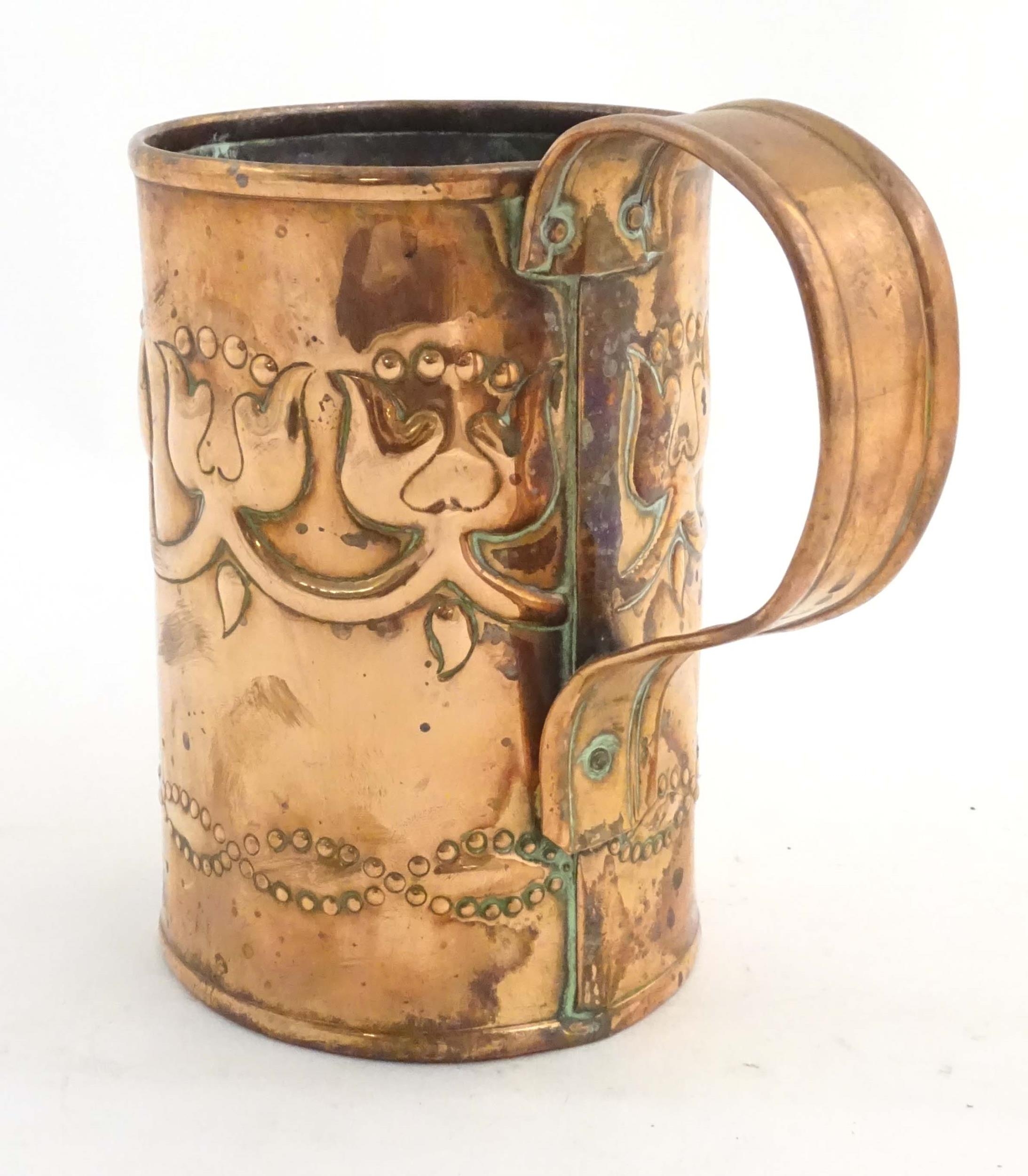 An Art Nouveau copper tankard with loop handle, decorated with embossed floral decoration and banded - Image 4 of 8