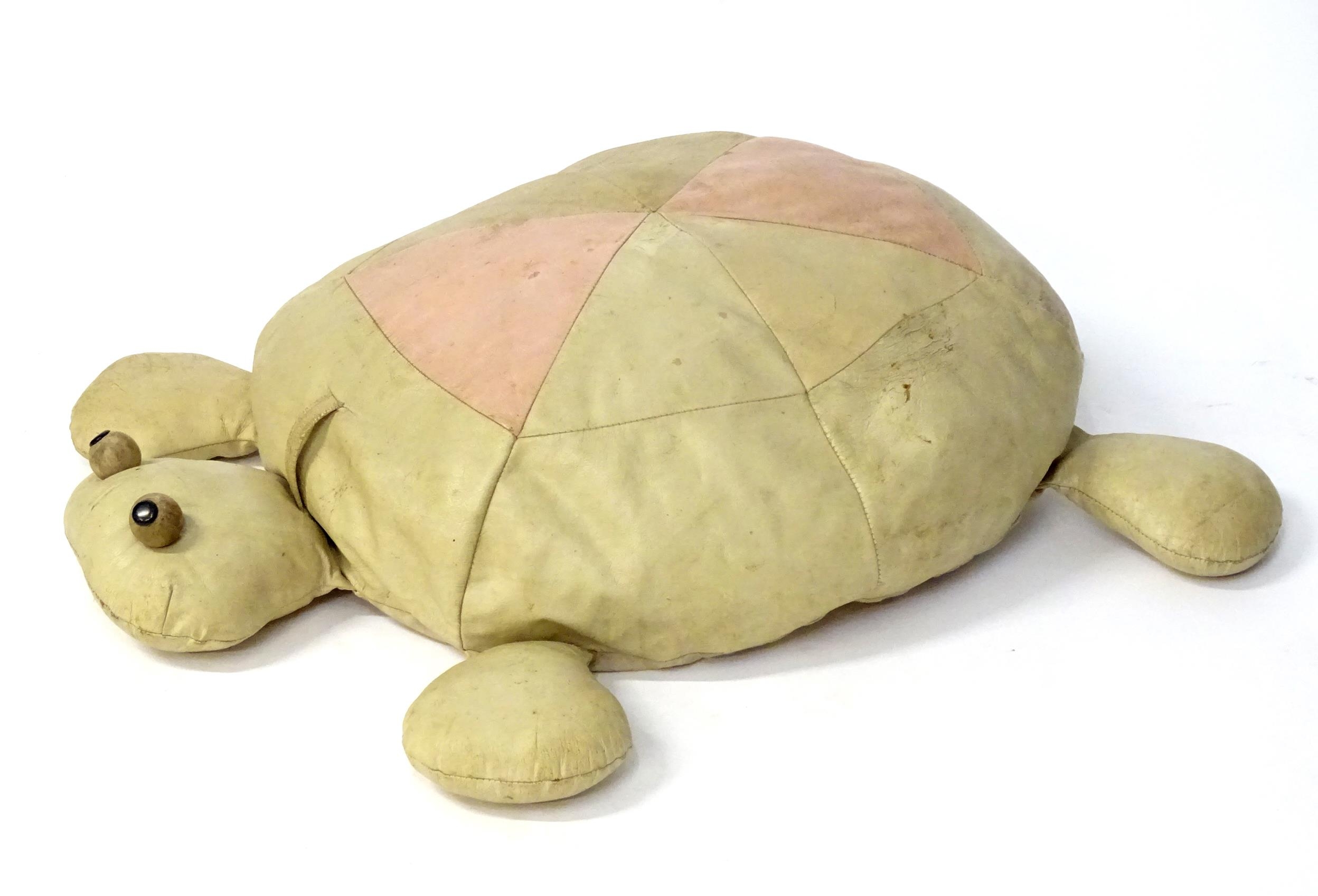 A novelty pouf modelled as a tortoise Please Note - we do not make reference to the condition of - Bild 6 aus 11