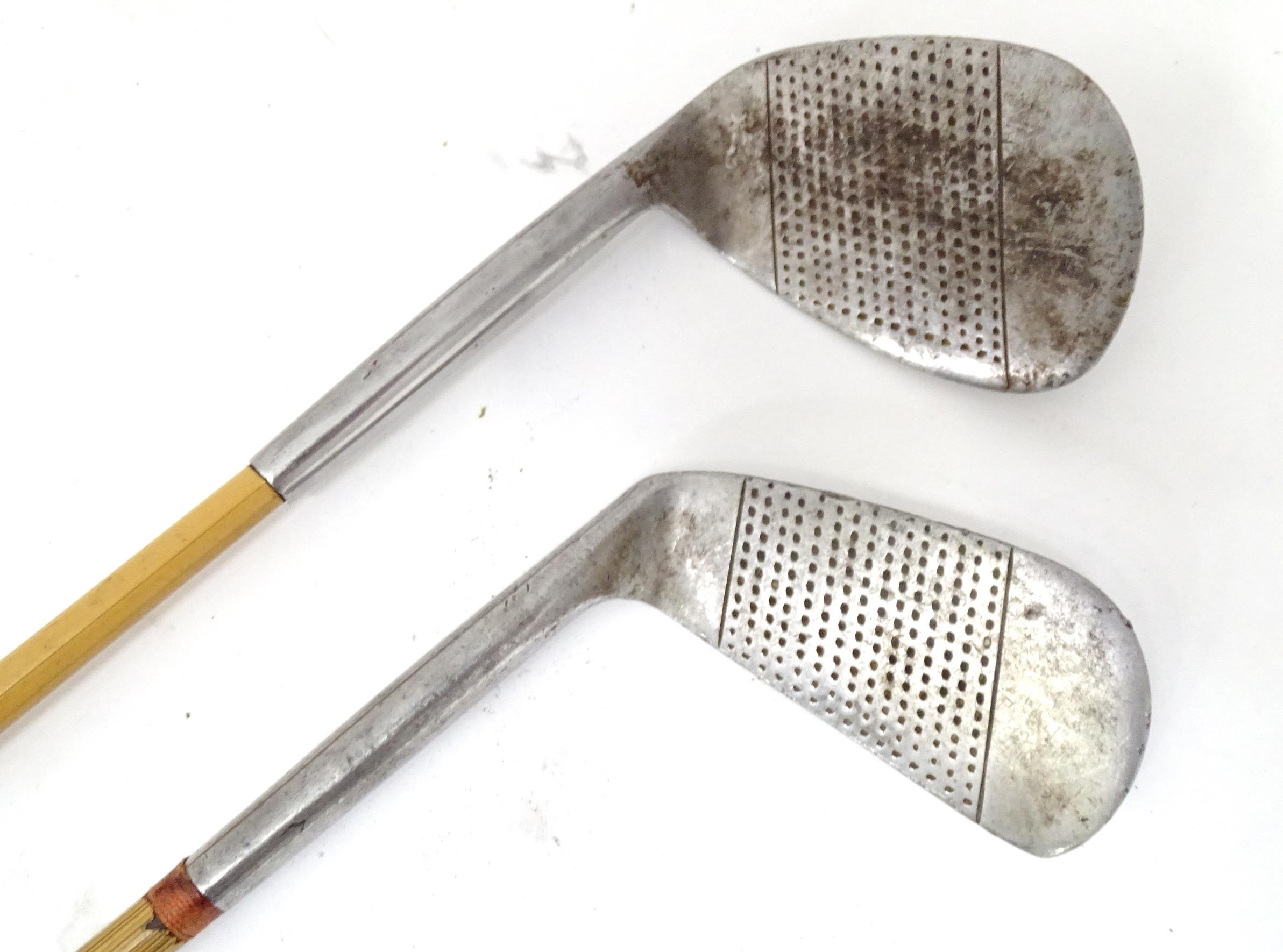 A quantity of mid 20thC golf clubs Please Note - we do not make reference to the condition of lots - Image 11 of 15