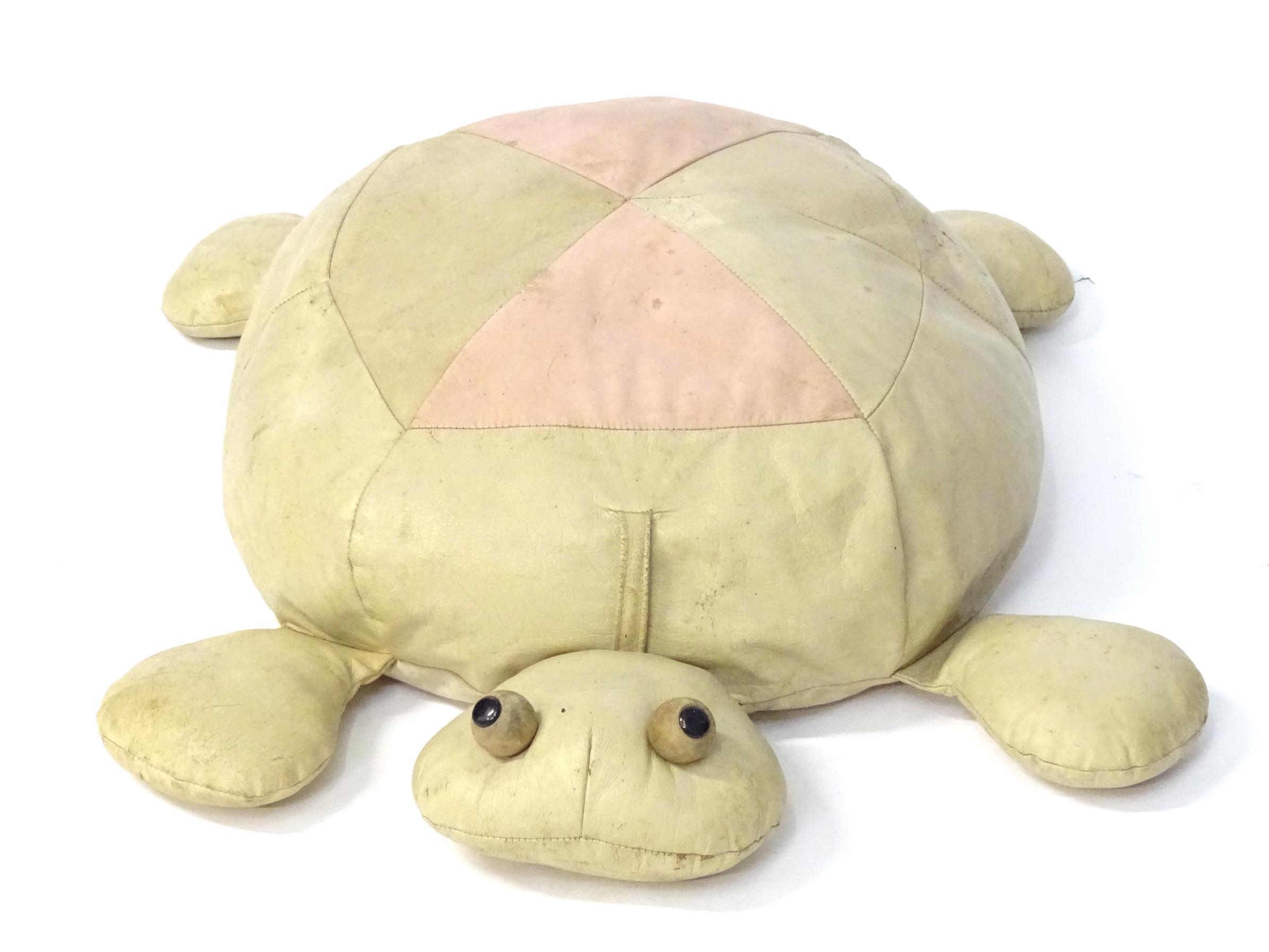 A novelty pouf modelled as a tortoise Please Note - we do not make reference to the condition of - Bild 5 aus 11