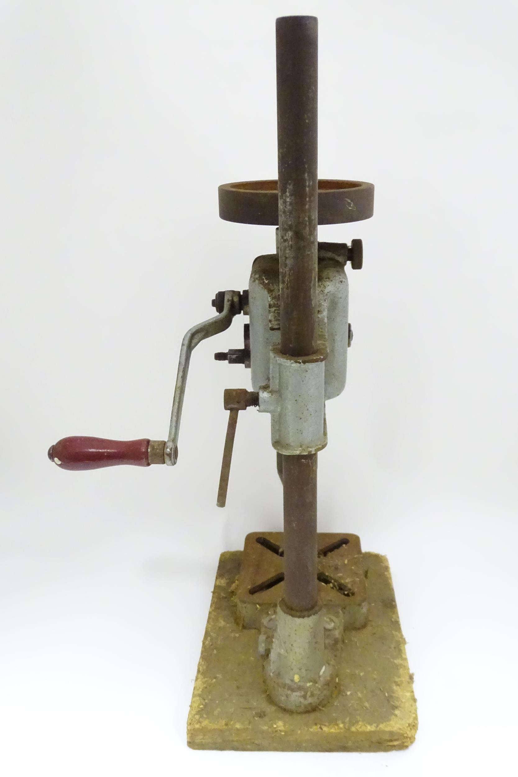 A vintage pillar drill Please Note - we do not make reference to the condition of lots within - Bild 3 aus 7