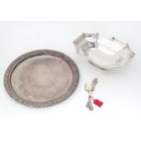 Assorted silver plated wares to include a cake basket, butter knife and preserve spoon,
