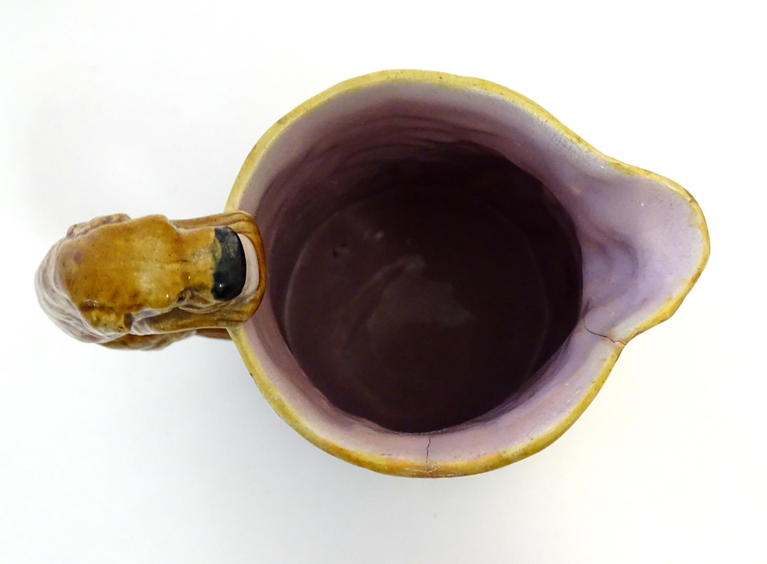 A Burleigh ware jug Old Feeding Time, with moulded relief decoration depicting a woman with dogs. - Bild 10 aus 11