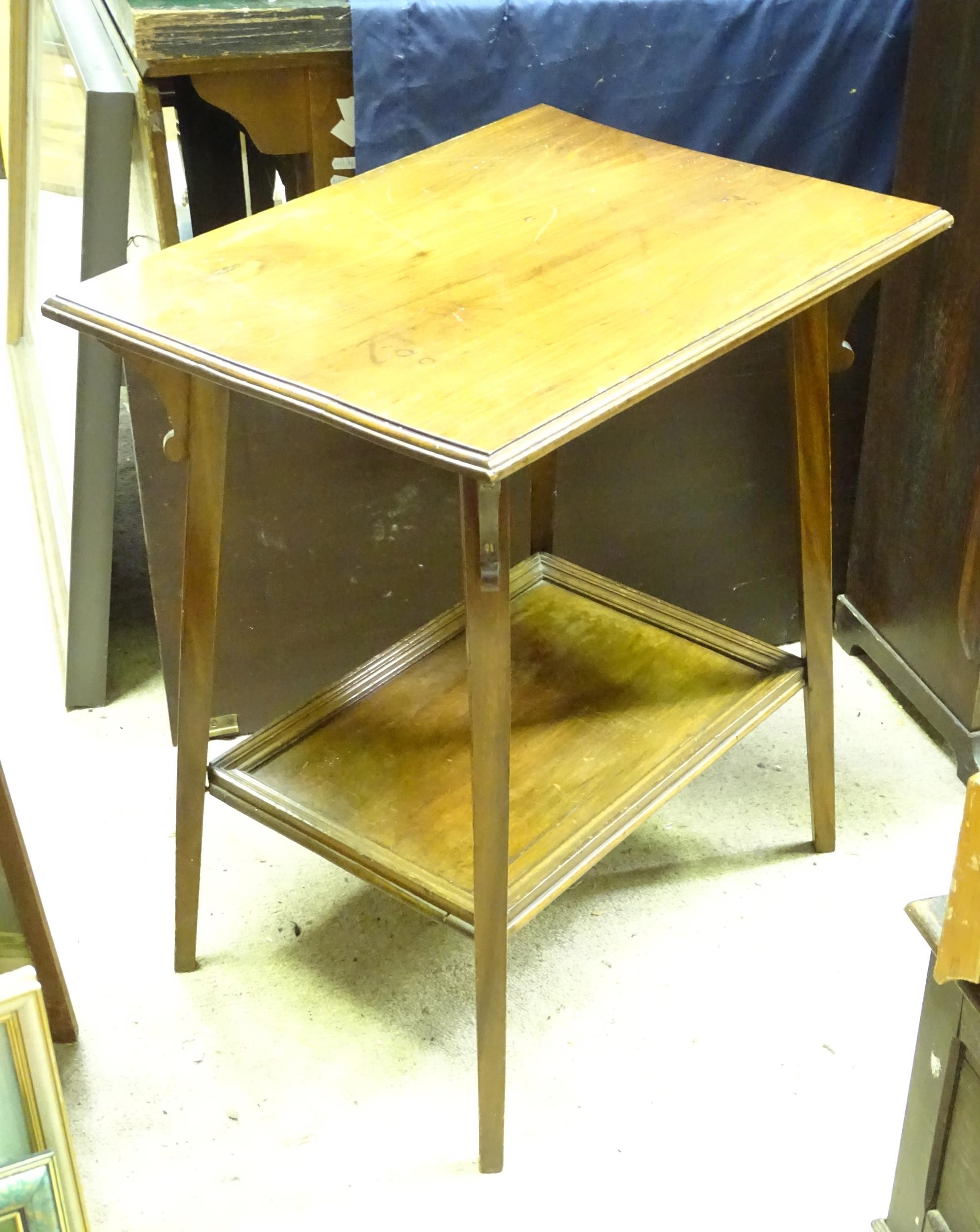 A mahogany two tier occasional table. Approx. 27" high x 24" wide x 17 1/2" deep Please Note - we do - Bild 8 aus 9