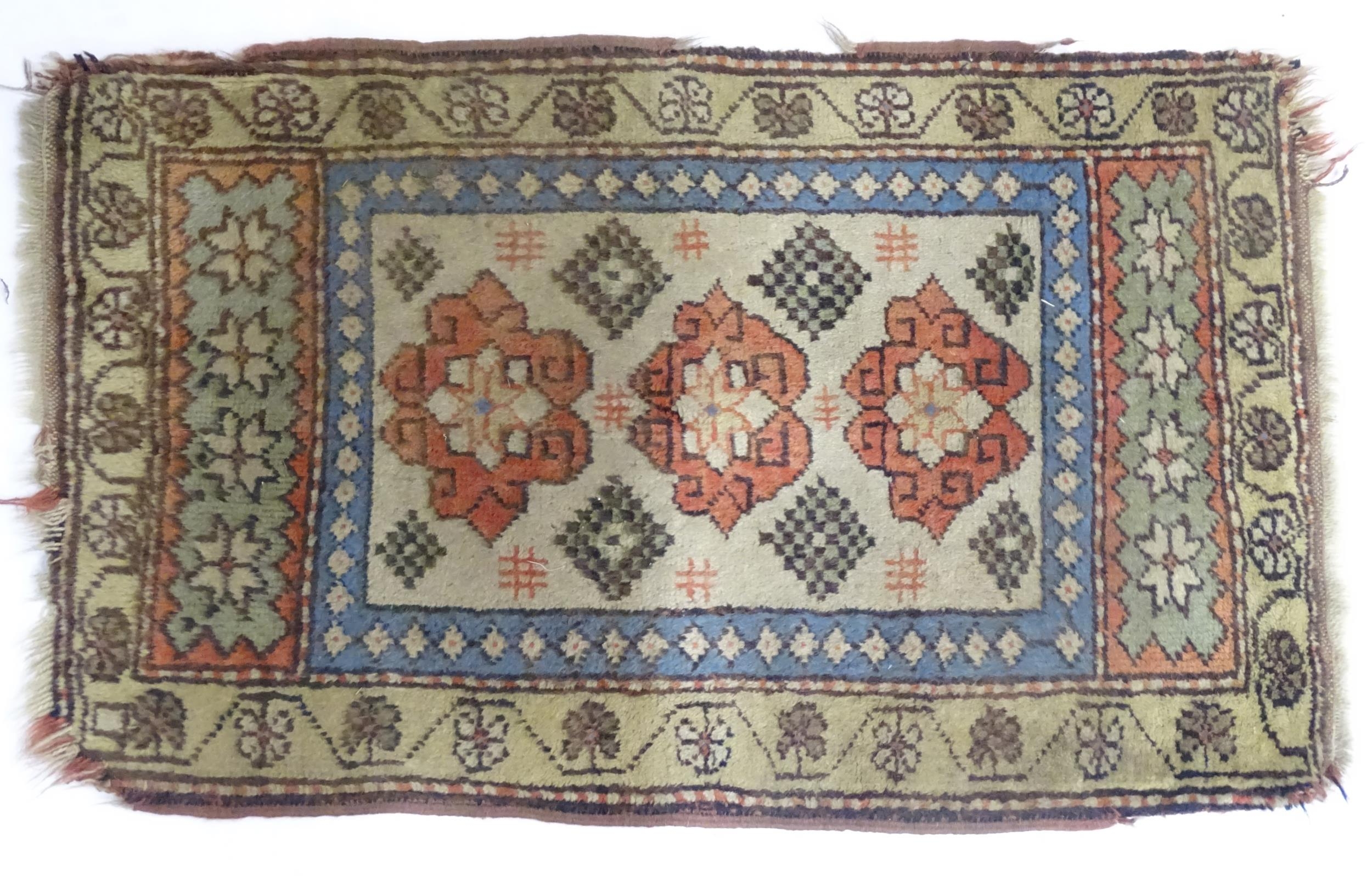 Three rugs to include a runner approx 73" long a prayer mat approx 37" long and another approx 37" - Bild 6 aus 11