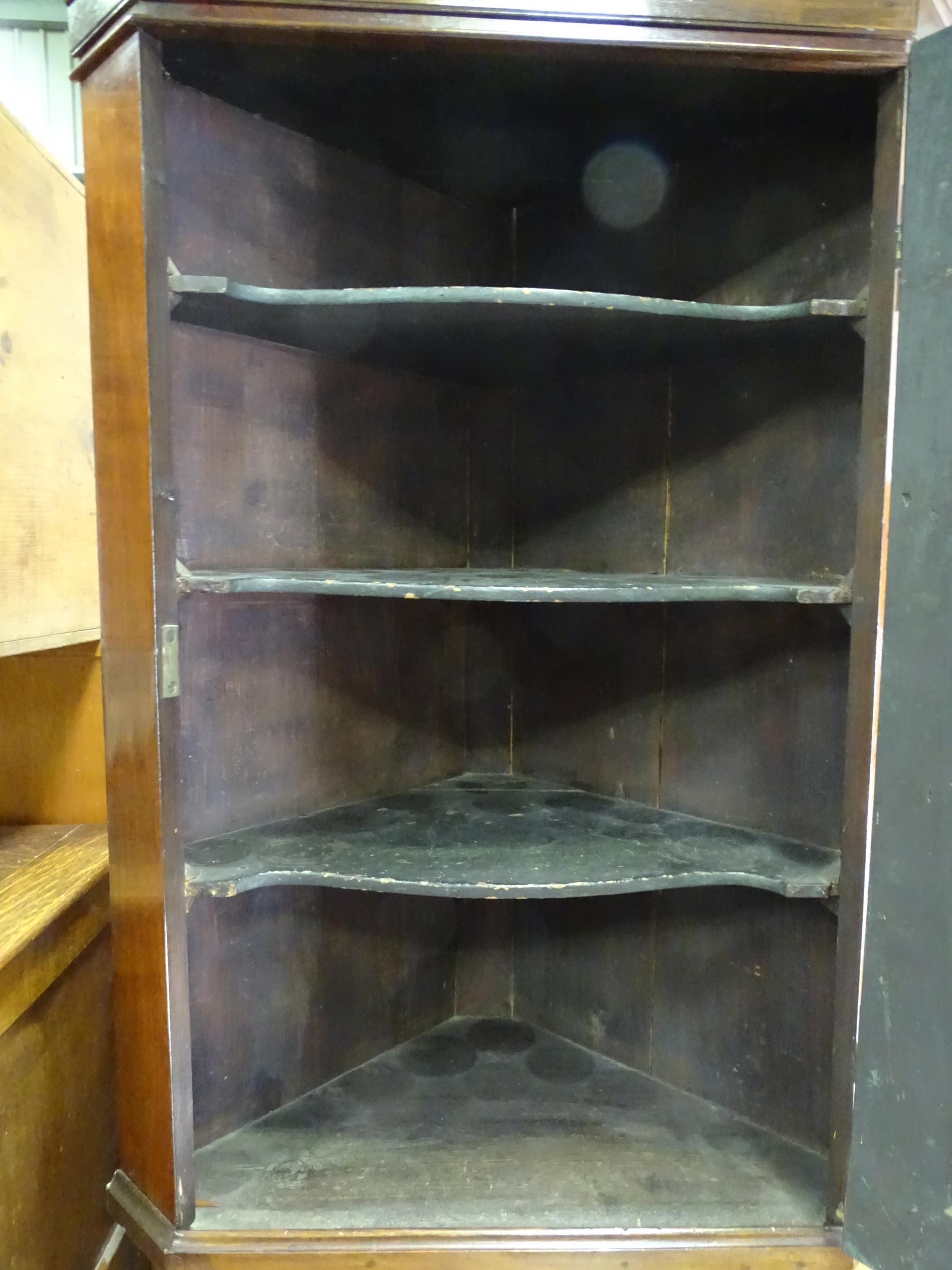 A 20thC mahogany corner cupboard. Approx. 39" high x 26 1/2" wide Please Note - we do not make - Bild 7 aus 8