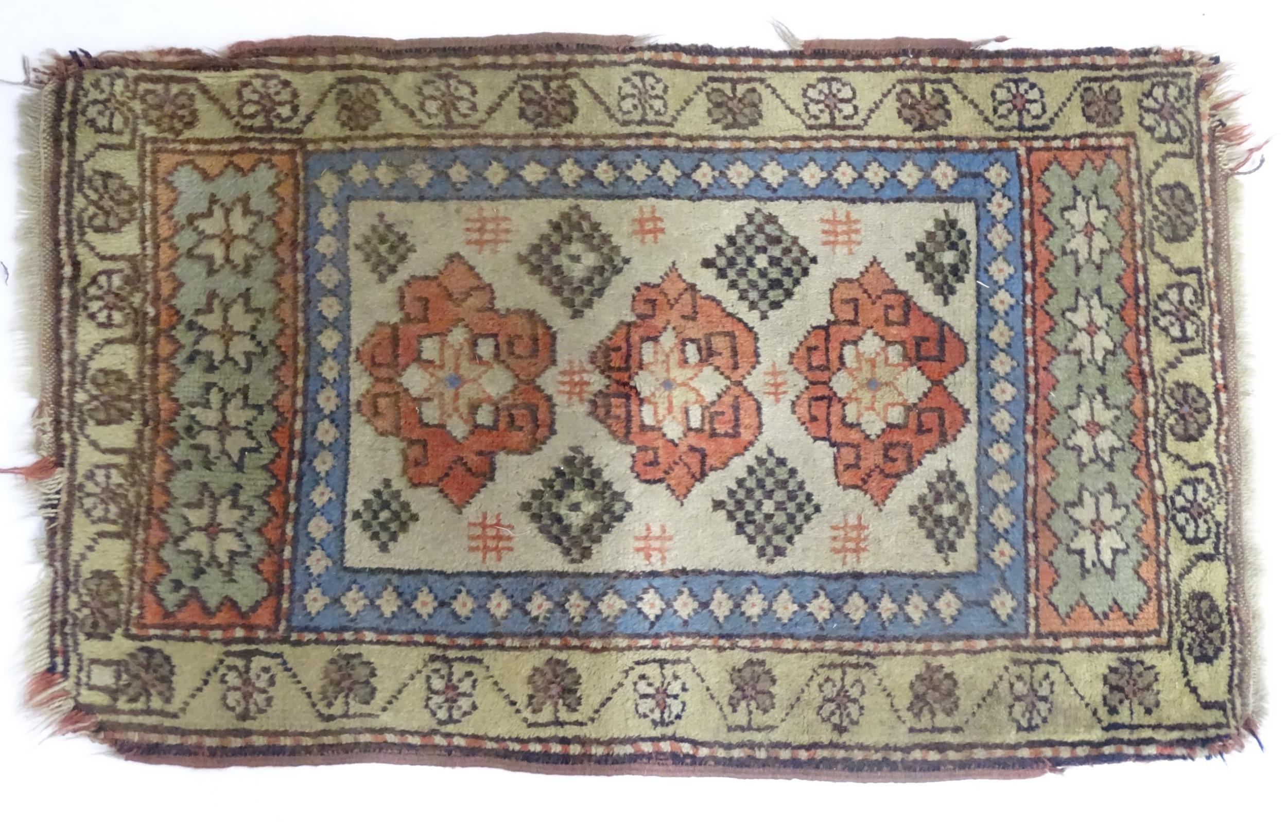 Three rugs to include a runner approx 73" long a prayer mat approx 37" long and another approx 37" - Bild 7 aus 11