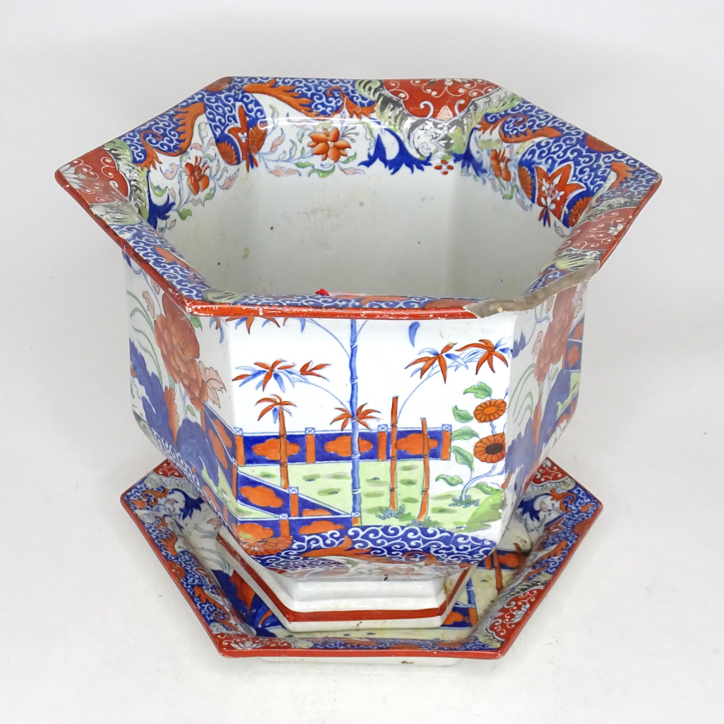 A hexagonal jardiniere / planter and stand with Chinese style decoration with flowers and foliage. - Image 2 of 5