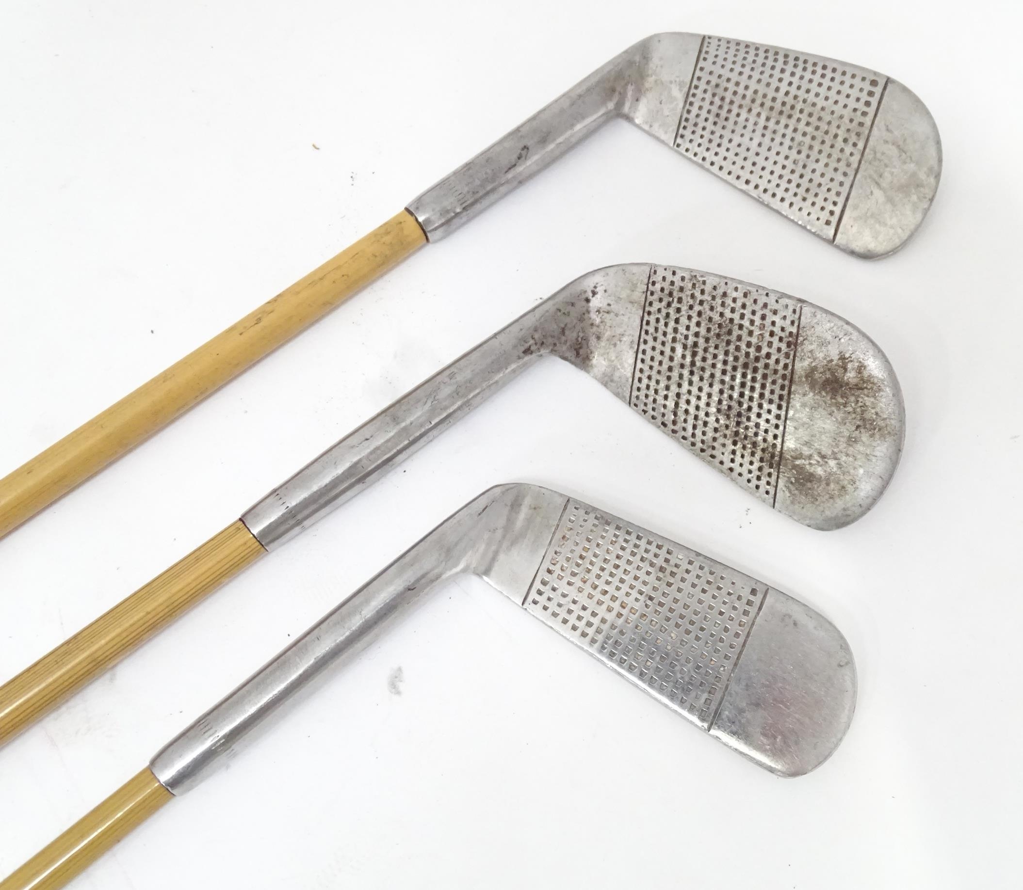 A quantity of mid 20thC golf clubs Please Note - we do not make reference to the condition of lots - Bild 6 aus 15