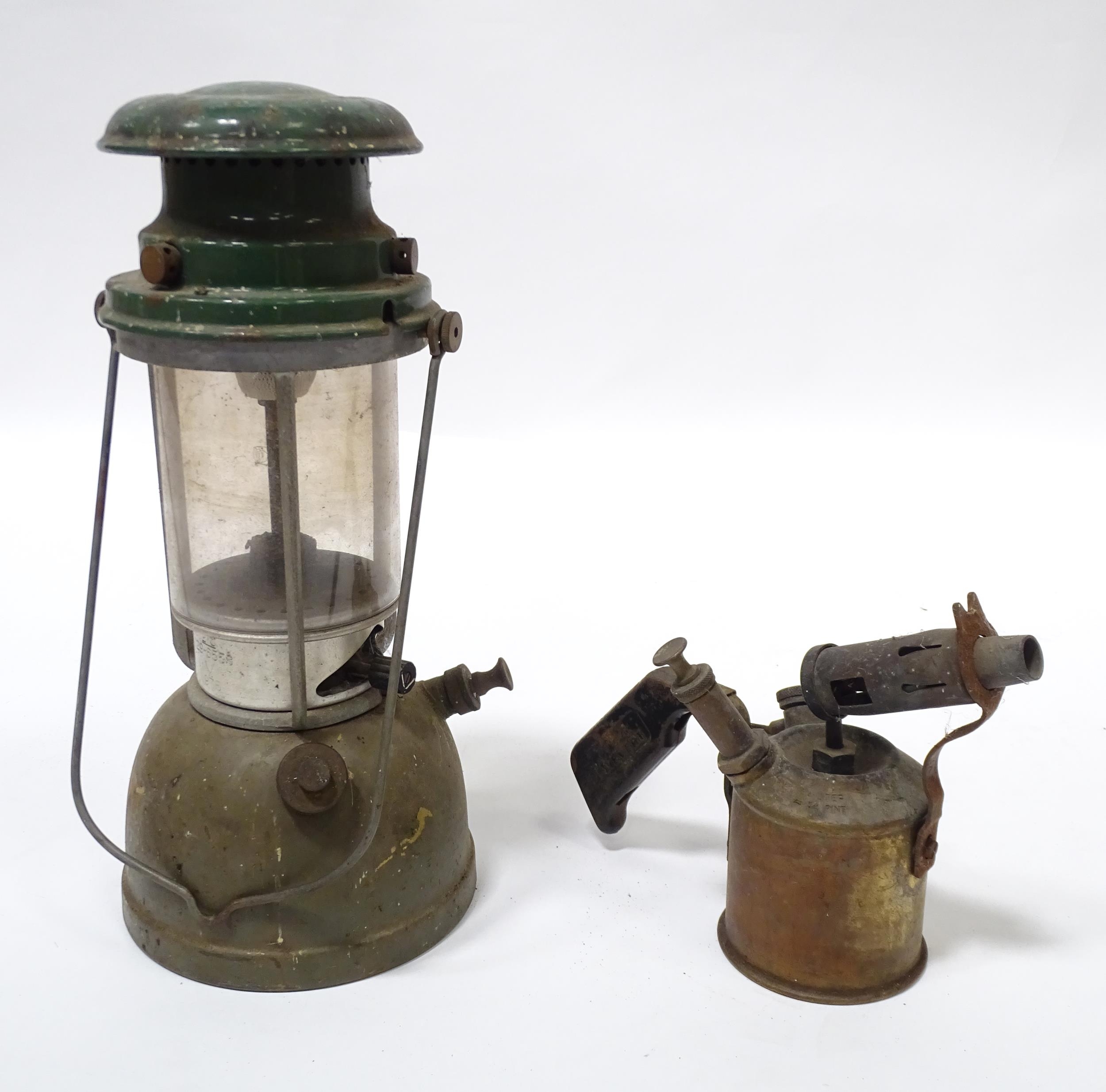 A Military oil lamp and blowtorch (2) Please Note - we do not make reference to the condition of - Bild 5 aus 7