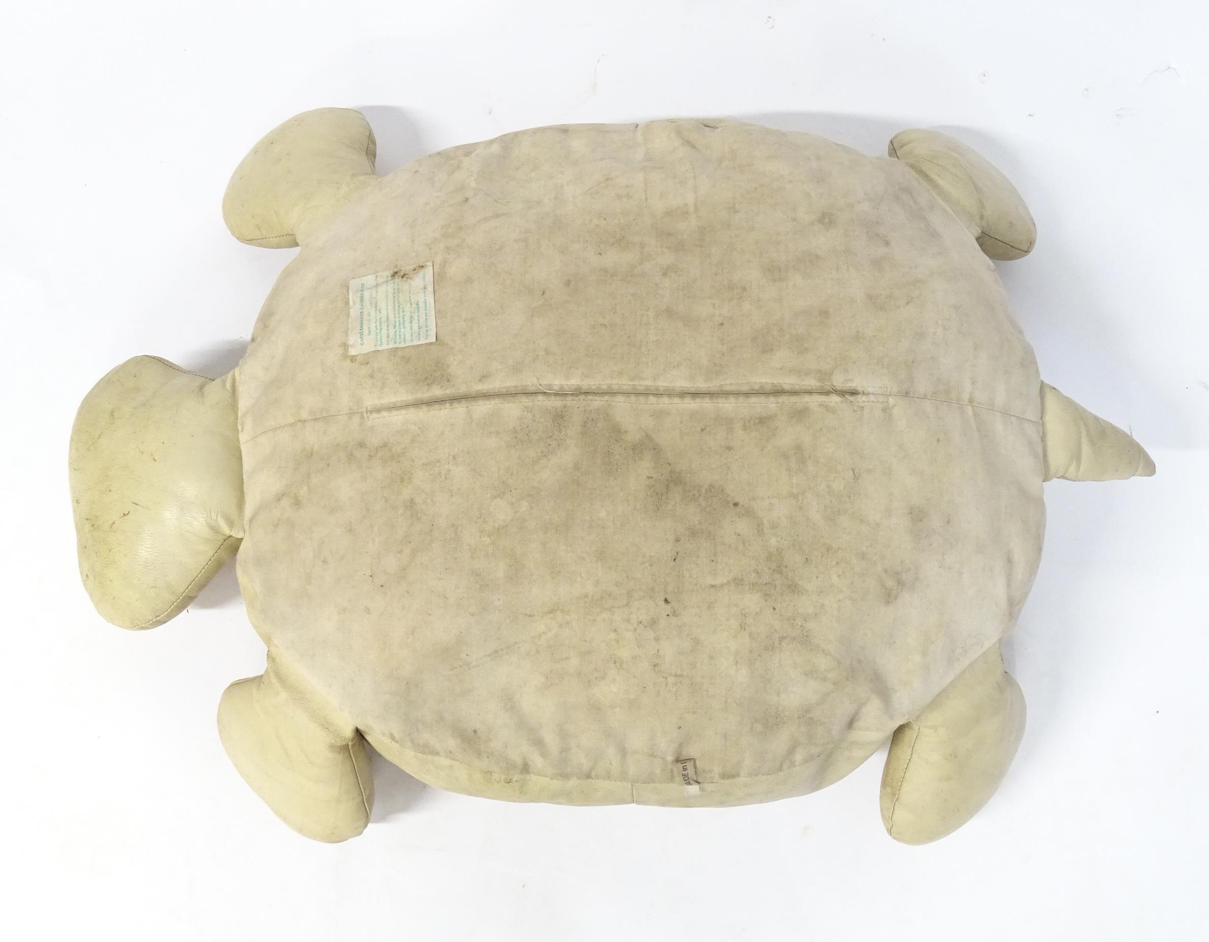 A novelty pouf modelled as a tortoise Please Note - we do not make reference to the condition of - Bild 2 aus 11