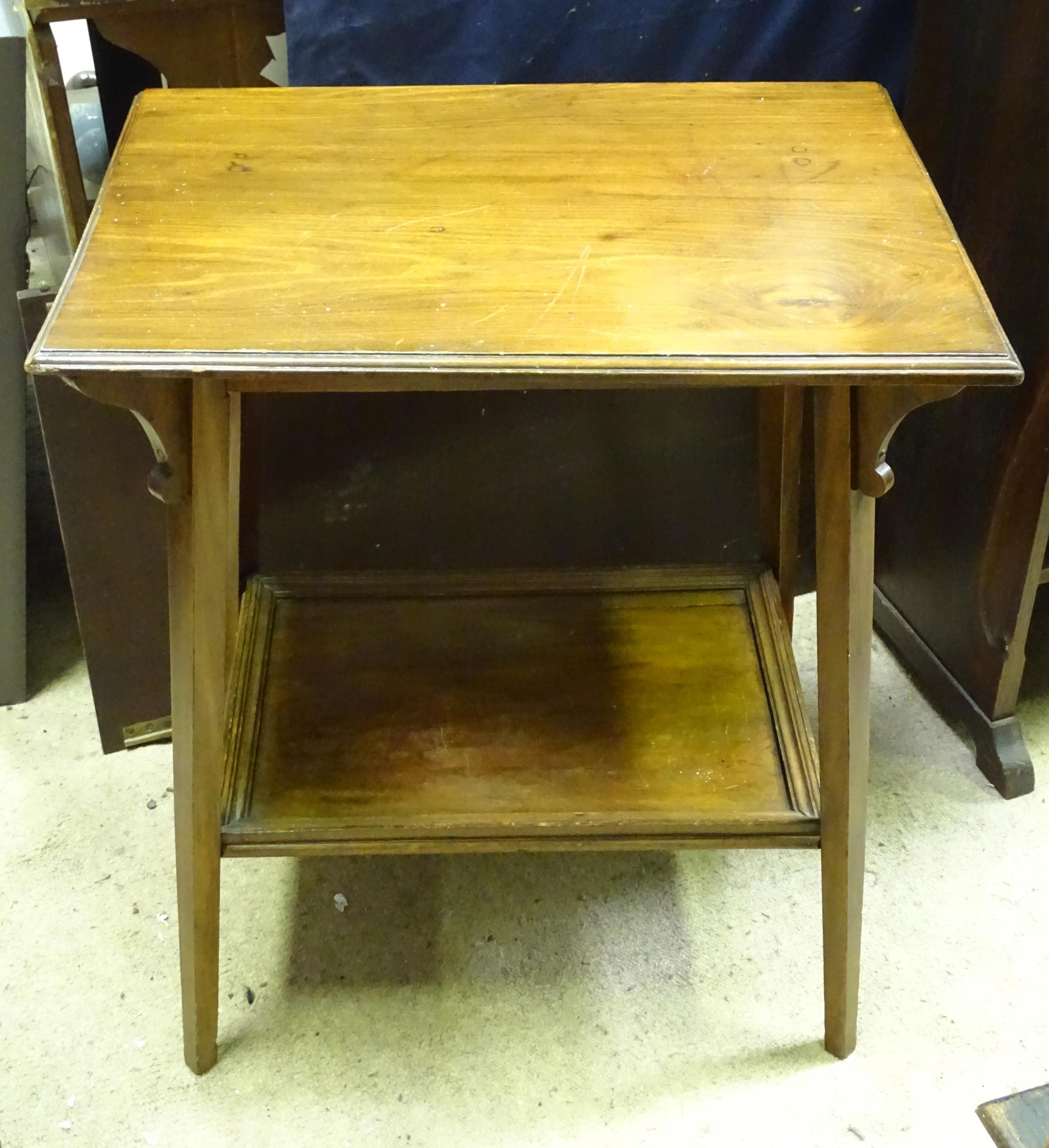 A mahogany two tier occasional table. Approx. 27" high x 24" wide x 17 1/2" deep Please Note - we do - Bild 4 aus 9