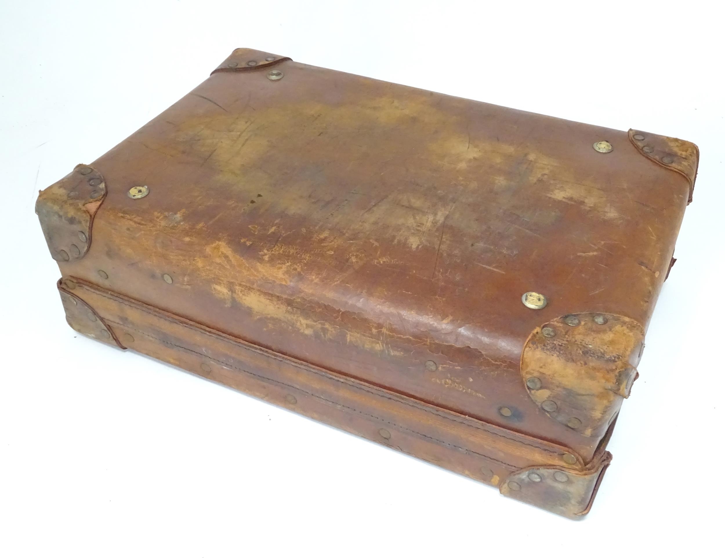 A leather suitcase with reinforced corners and brass locks Please Note - we do not make reference to - Bild 7 aus 11