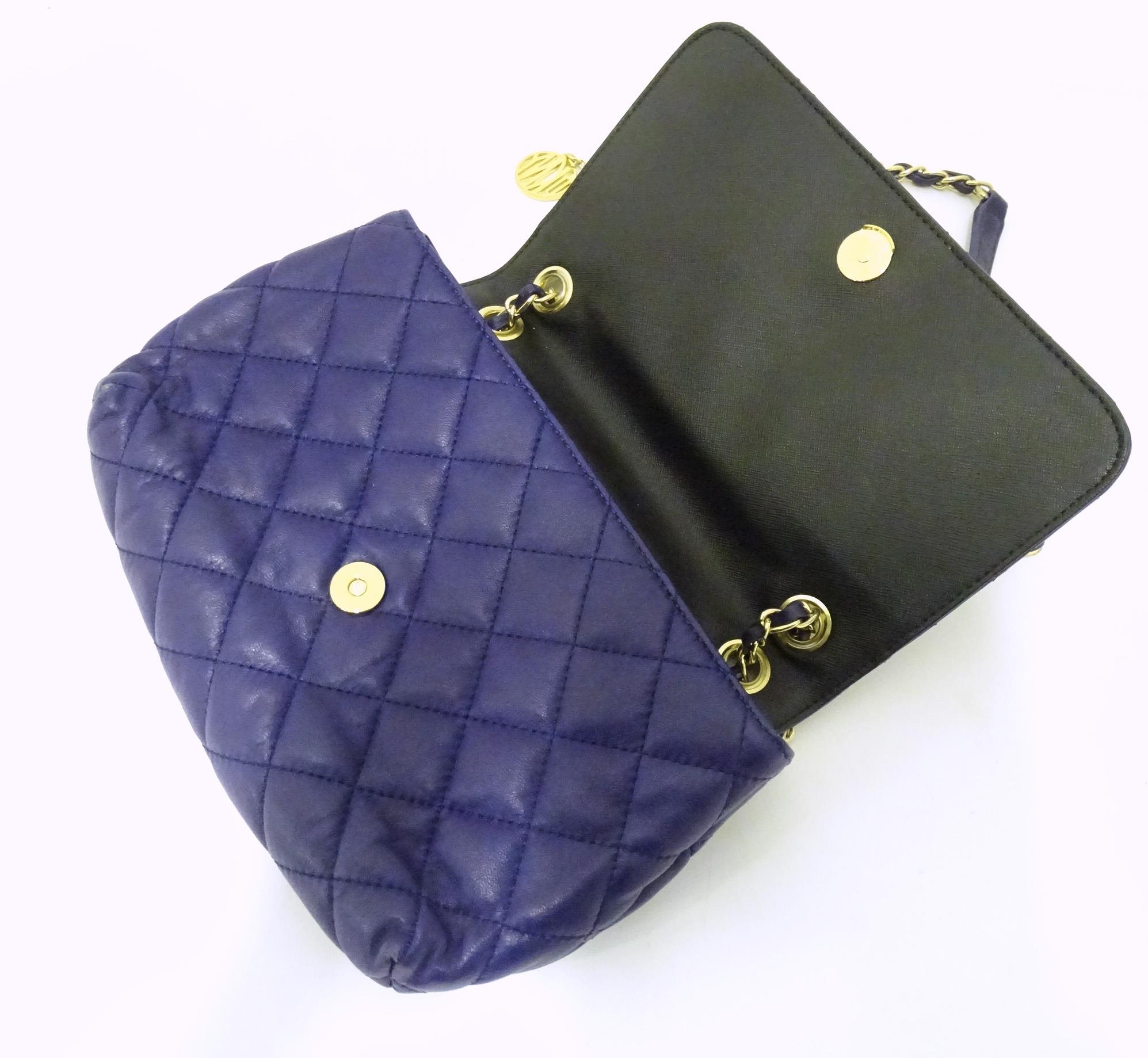 A DKNY quilted handbag Please Note - we do not make reference to the condition of lots within - Bild 5 aus 9