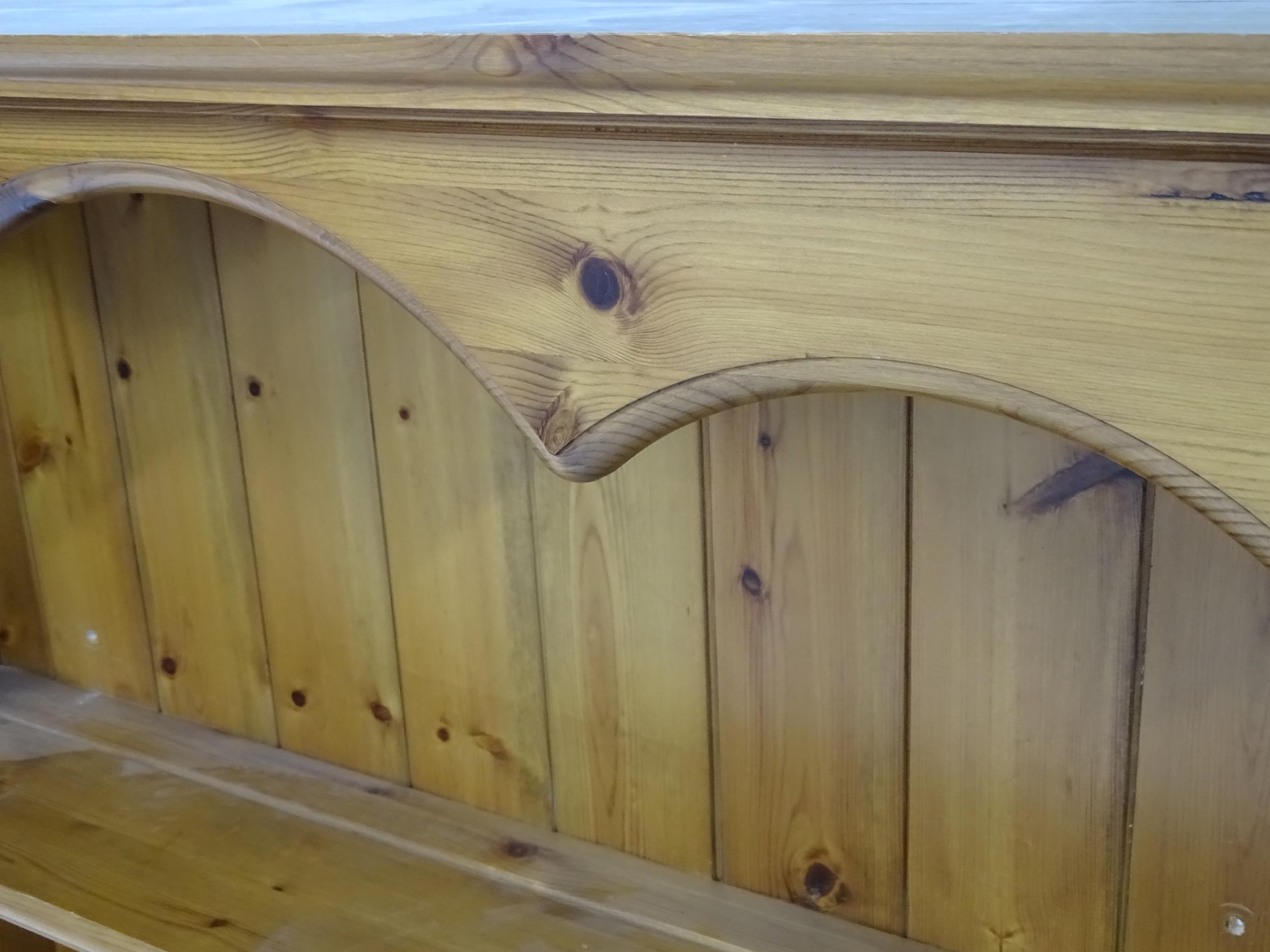 Pine hanging shelves approx 20" high Please Note - we do not make reference to the condition of lots - Bild 8 aus 11