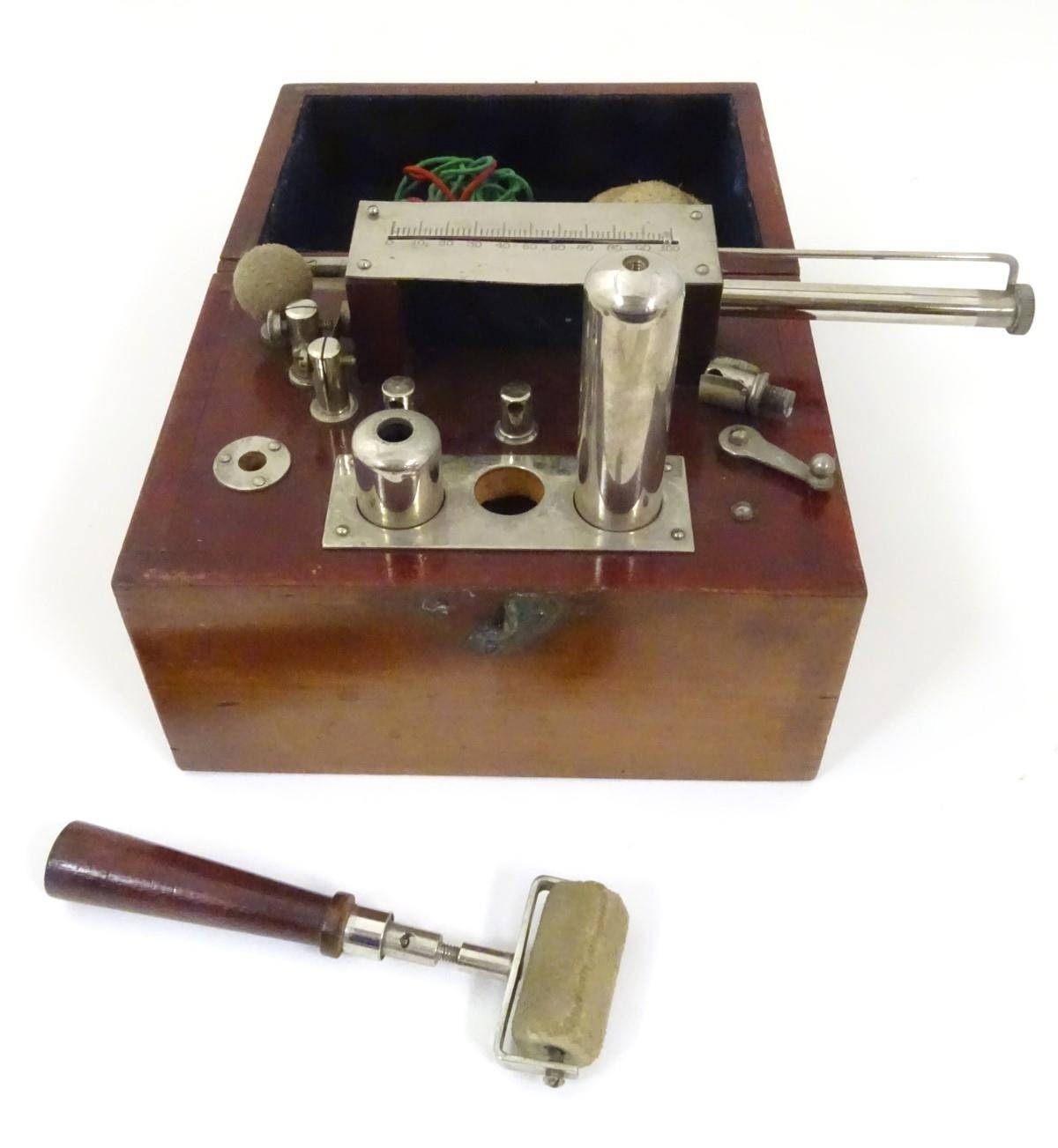 A mahogany cased Ever-Ready Electric Coil, model no. 290, made by the British electrical specialists - Image 3 of 5