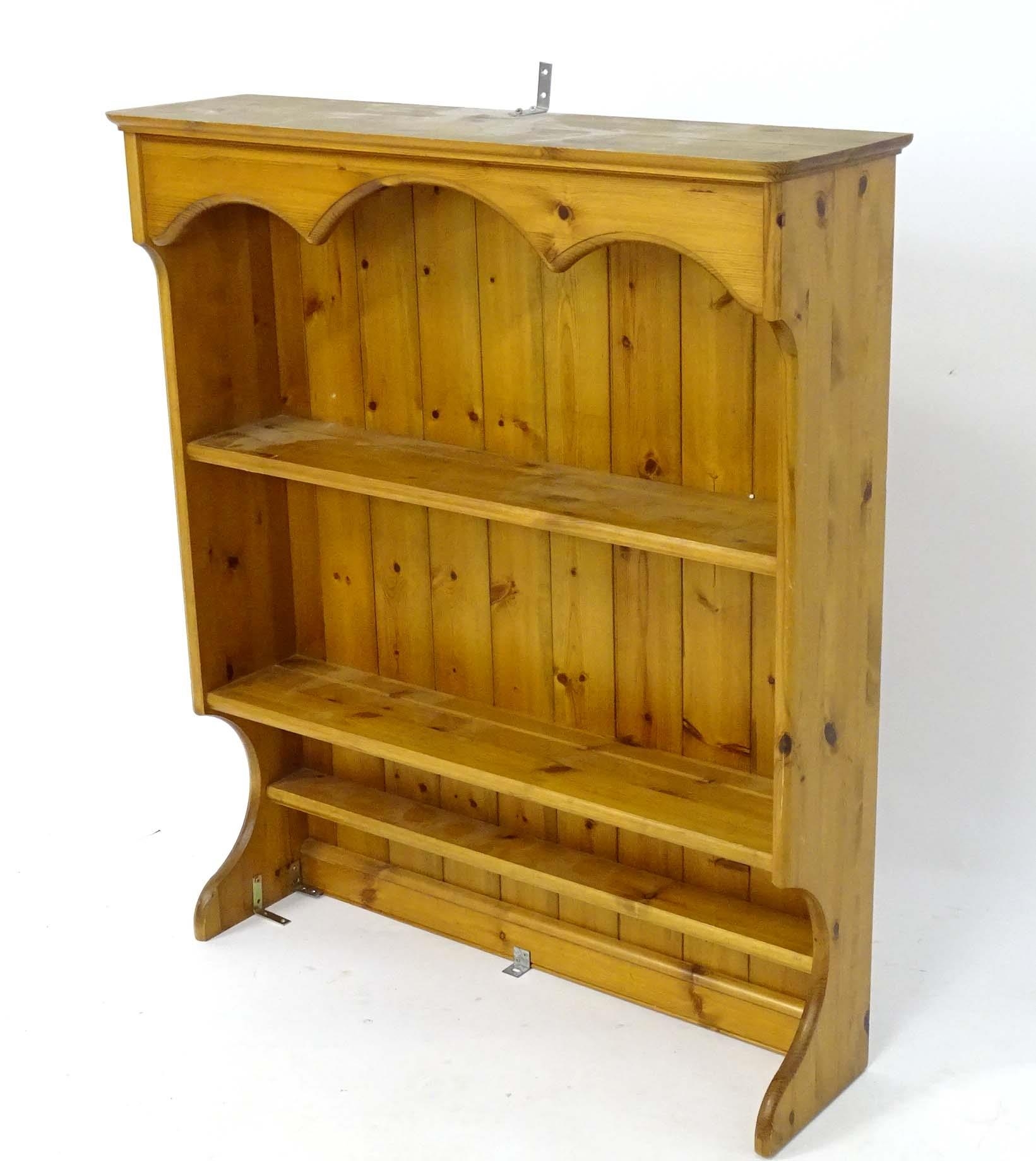 Pine hanging shelves approx 20" high Please Note - we do not make reference to the condition of lots - Bild 6 aus 11