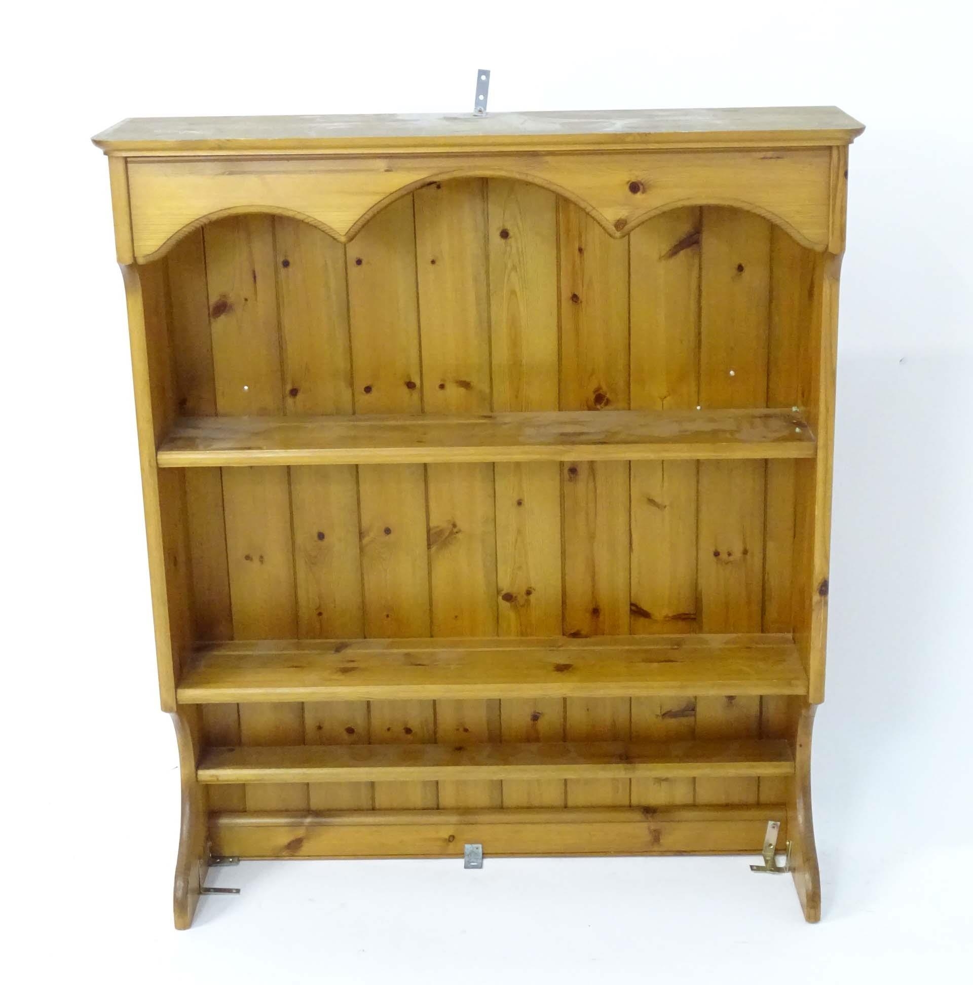 Pine hanging shelves approx 20" high Please Note - we do not make reference to the condition of lots - Bild 4 aus 11