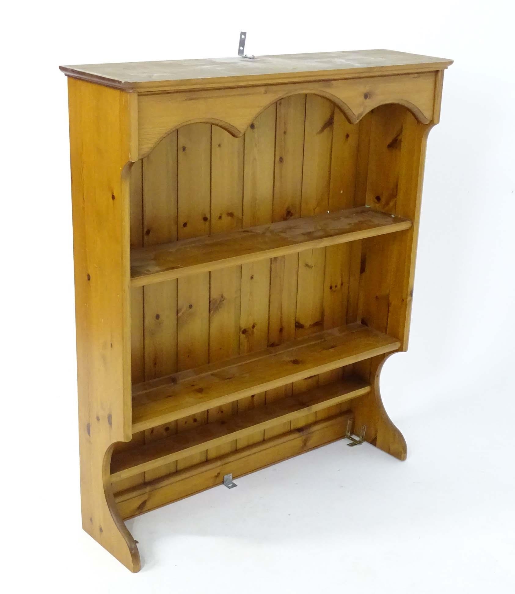 Pine hanging shelves approx 20" high Please Note - we do not make reference to the condition of lots