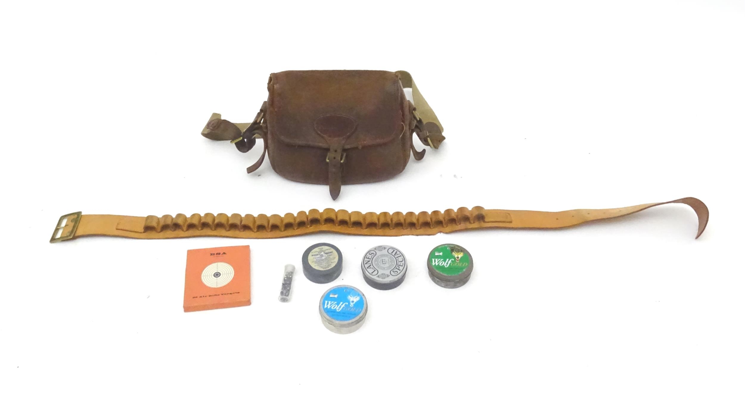 An assortment of mid to late 20thC sporting items, including gun slips, cartridge bag, 12 bore - Bild 23 aus 24