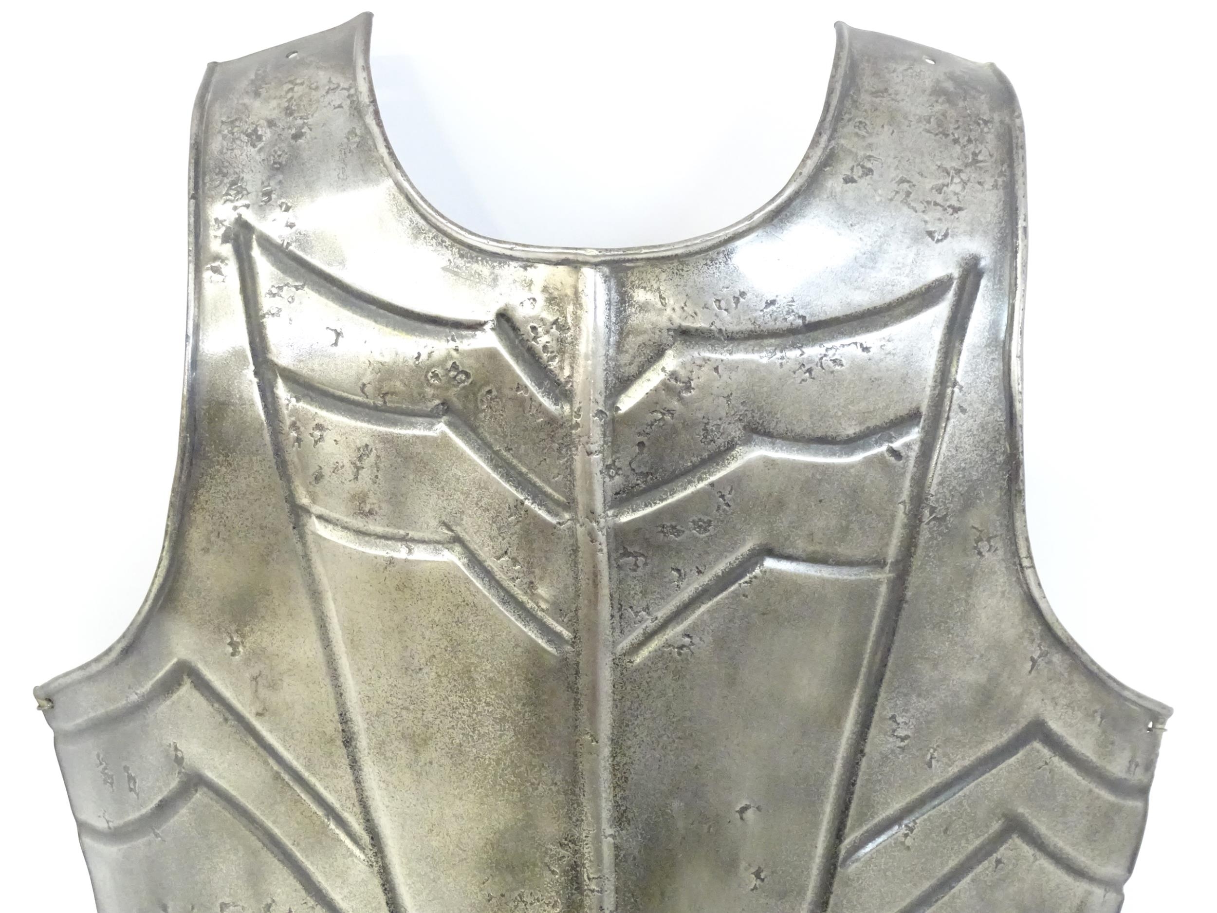 Militaria: 20thC medieval style display armour, comprising breastplate and tasset, constructed - Image 6 of 8