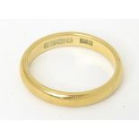 An 18ct gold ring. Ring size approx. M Please Note - we do not make reference to the condition of