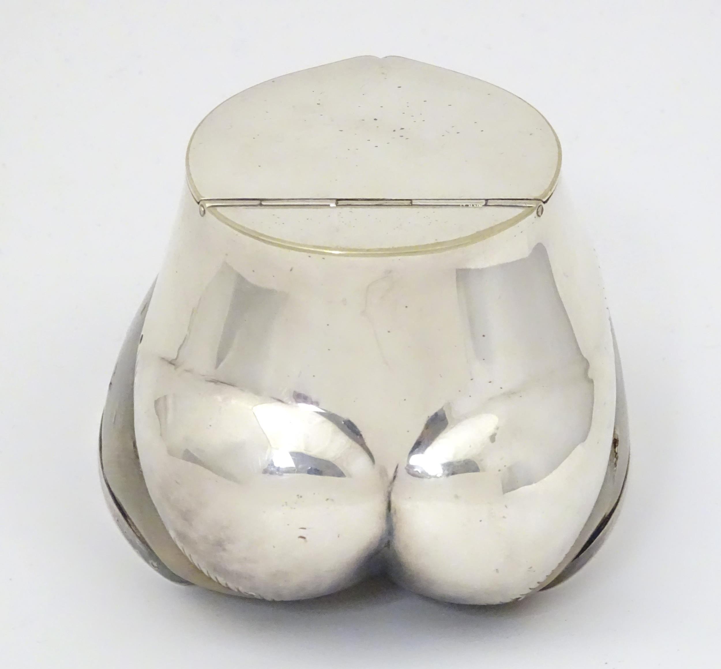Taxidermy: A late 19thC / early 20thC inkwell formed from a horse hoof with silver plate mounts. - Bild 5 aus 8