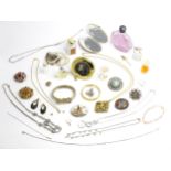 A quantity of assorted items to include costume jewellery, white metal filigree brooch, yellow metal