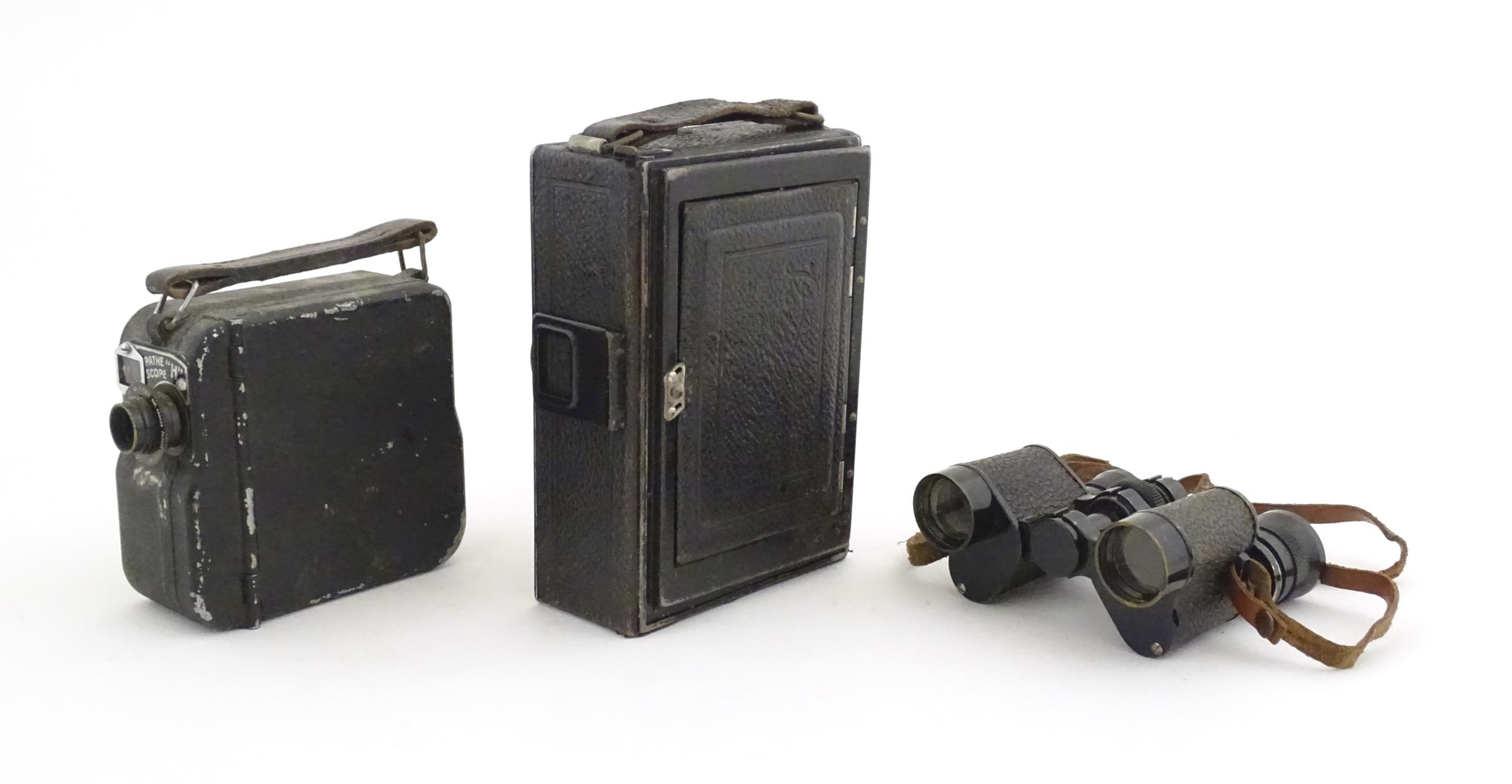 A quantity of 20thC cased cameras to include a Zeiss Ikon Nettar 517/16 camera, a Corfield - Image 3 of 24