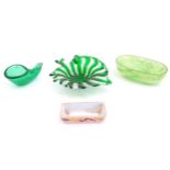 A quantity of assorted glassware to include a green Murano glass Archimede Seguso Bullicante shell