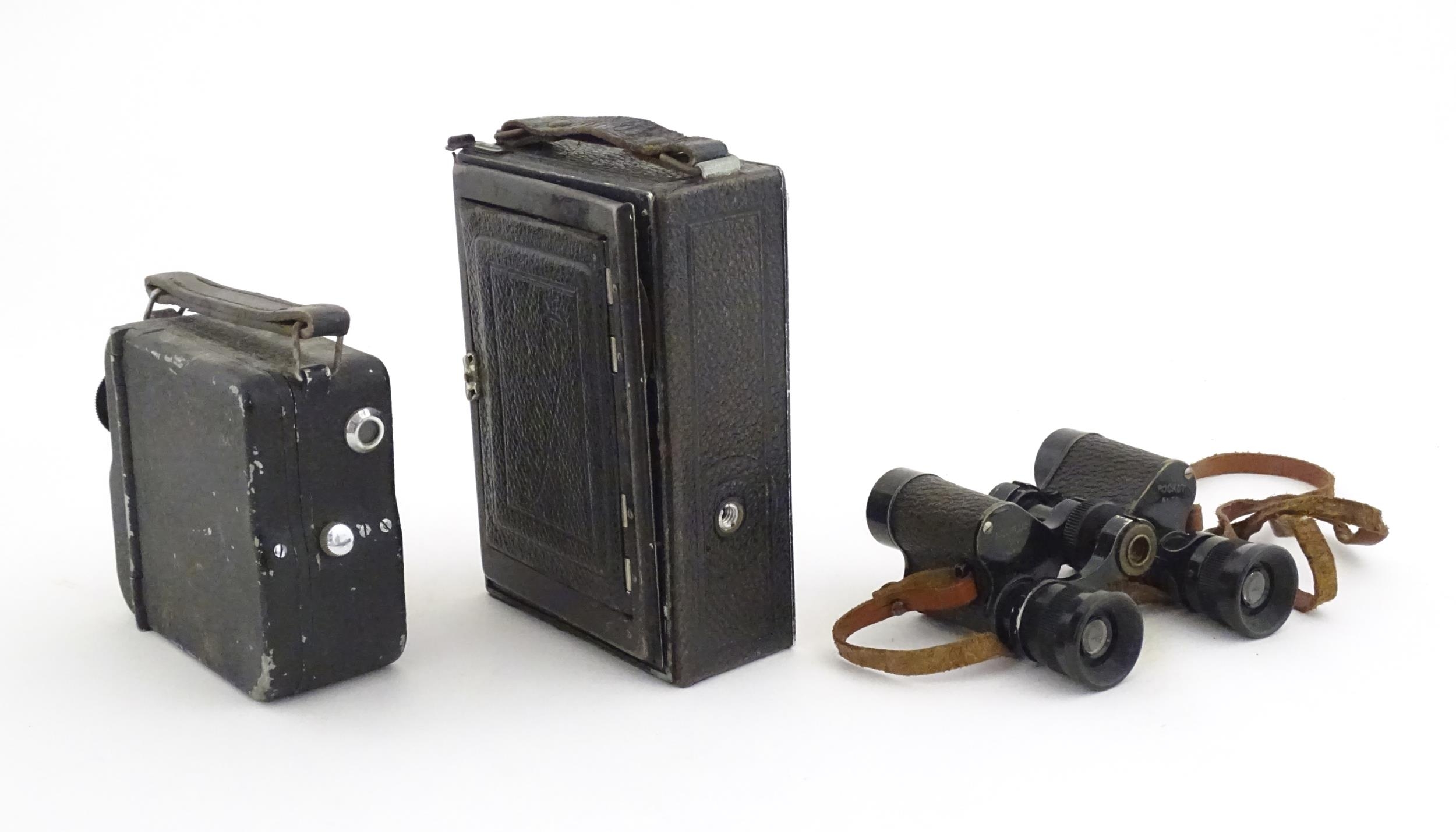 A quantity of 20thC cased cameras to include a Zeiss Ikon Nettar 517/16 camera, a Corfield - Image 4 of 24