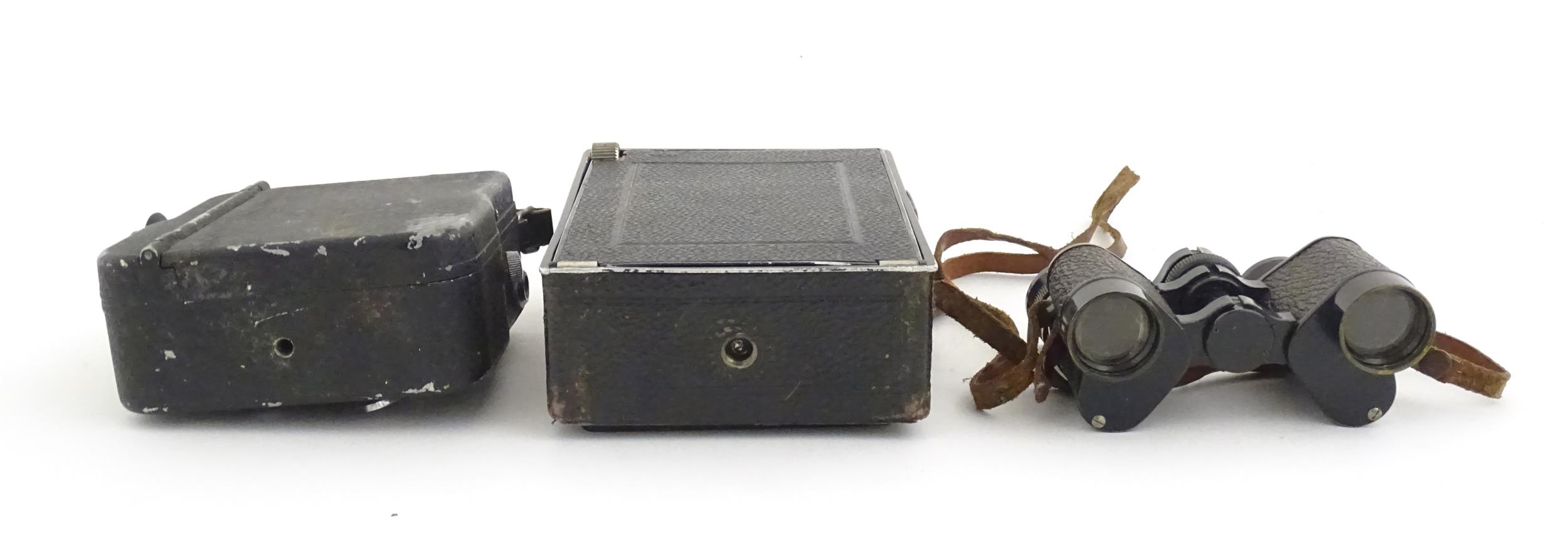 A quantity of 20thC cased cameras to include a Zeiss Ikon Nettar 517/16 camera, a Corfield - Image 7 of 24