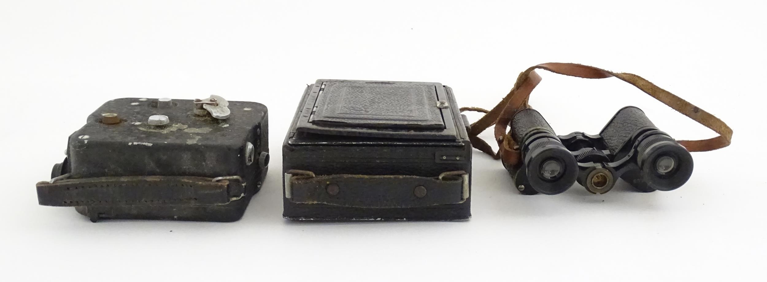 A quantity of 20thC cased cameras to include a Zeiss Ikon Nettar 517/16 camera, a Corfield - Image 8 of 24