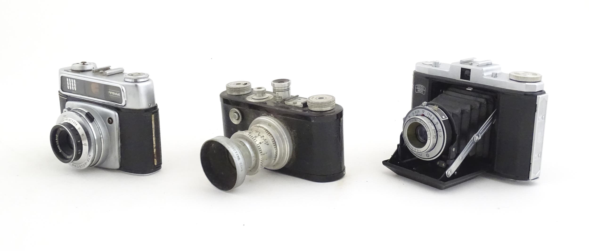 A quantity of 20thC cased cameras to include a Zeiss Ikon Nettar 517/16 camera, a Corfield - Image 12 of 24