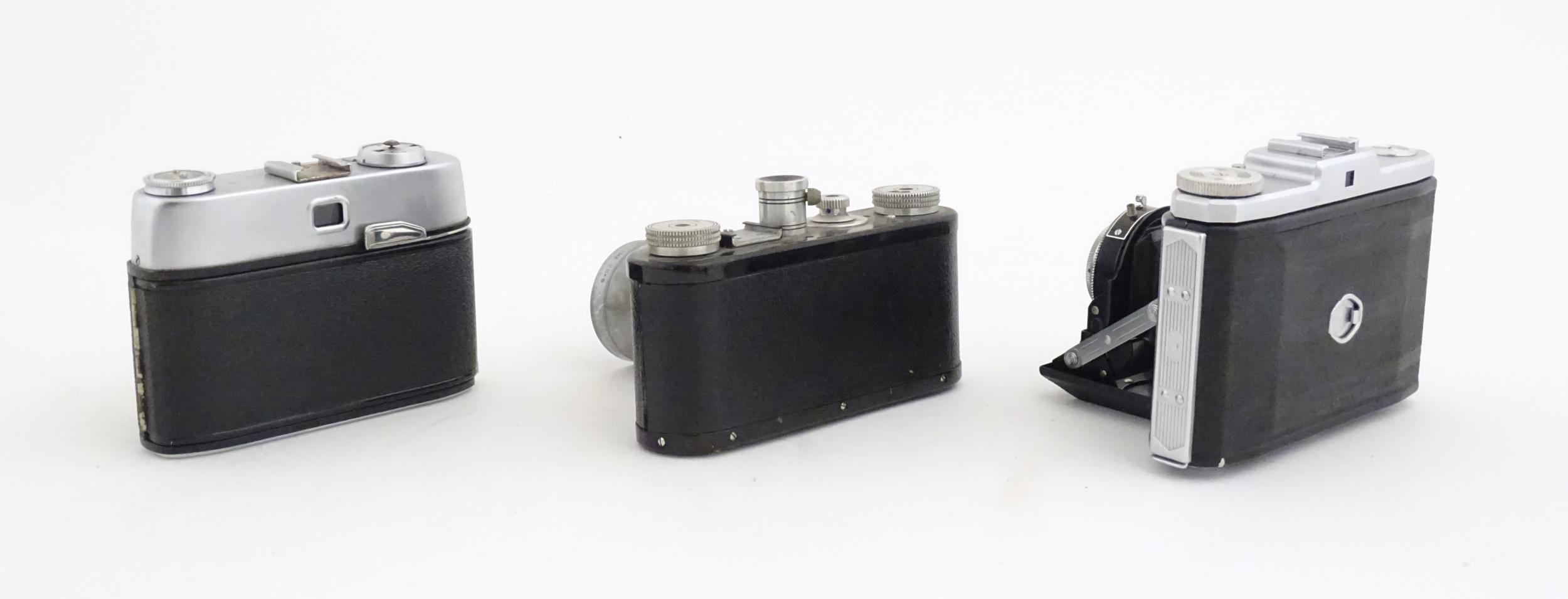 A quantity of 20thC cased cameras to include a Zeiss Ikon Nettar 517/16 camera, a Corfield - Image 13 of 24