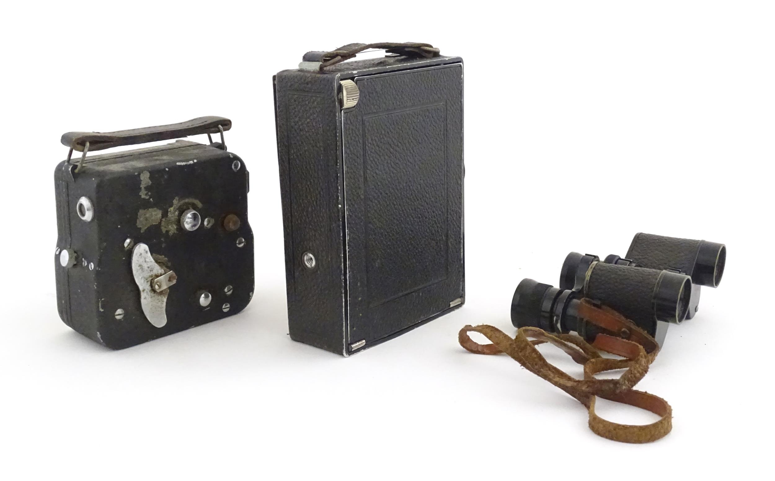 A quantity of 20thC cased cameras to include a Zeiss Ikon Nettar 517/16 camera, a Corfield - Image 5 of 24