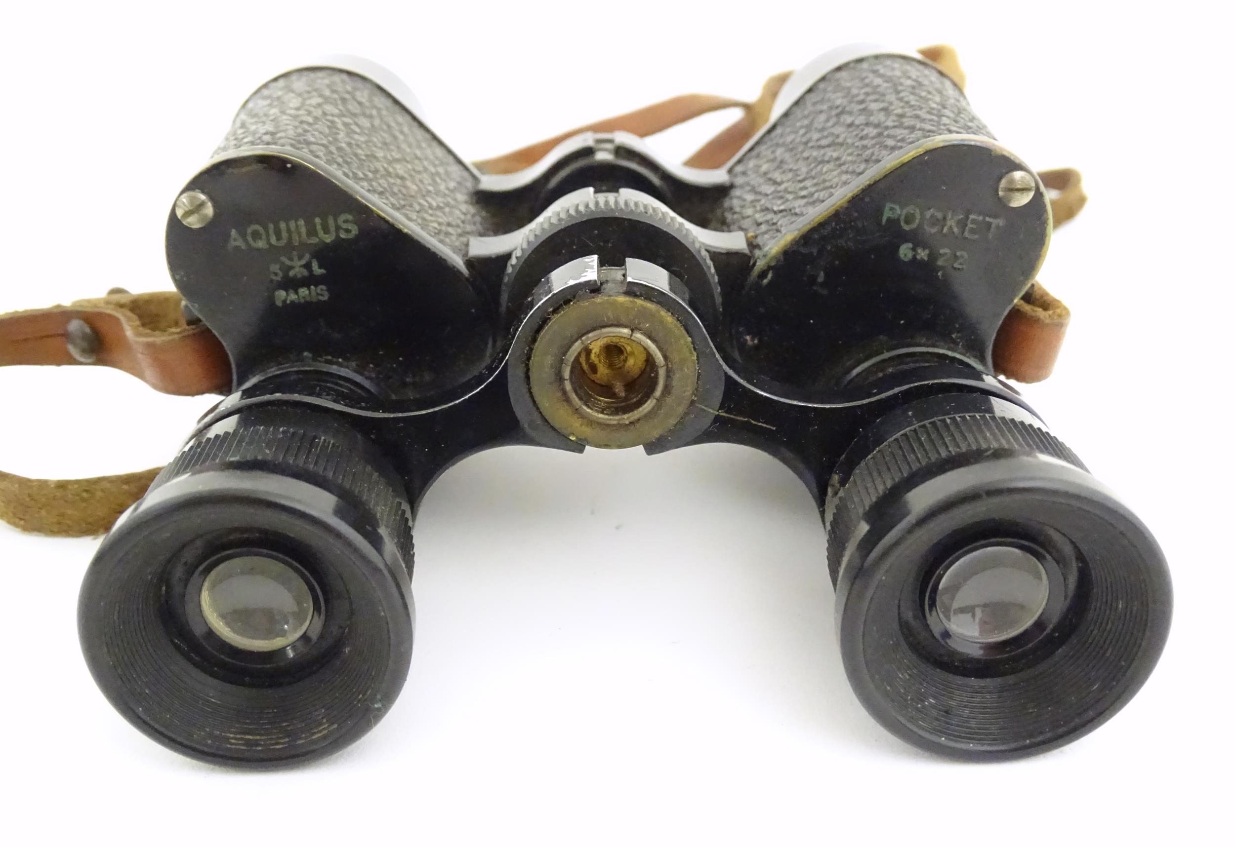 A quantity of 20thC cased cameras to include a Zeiss Ikon Nettar 517/16 camera, a Corfield - Image 11 of 24
