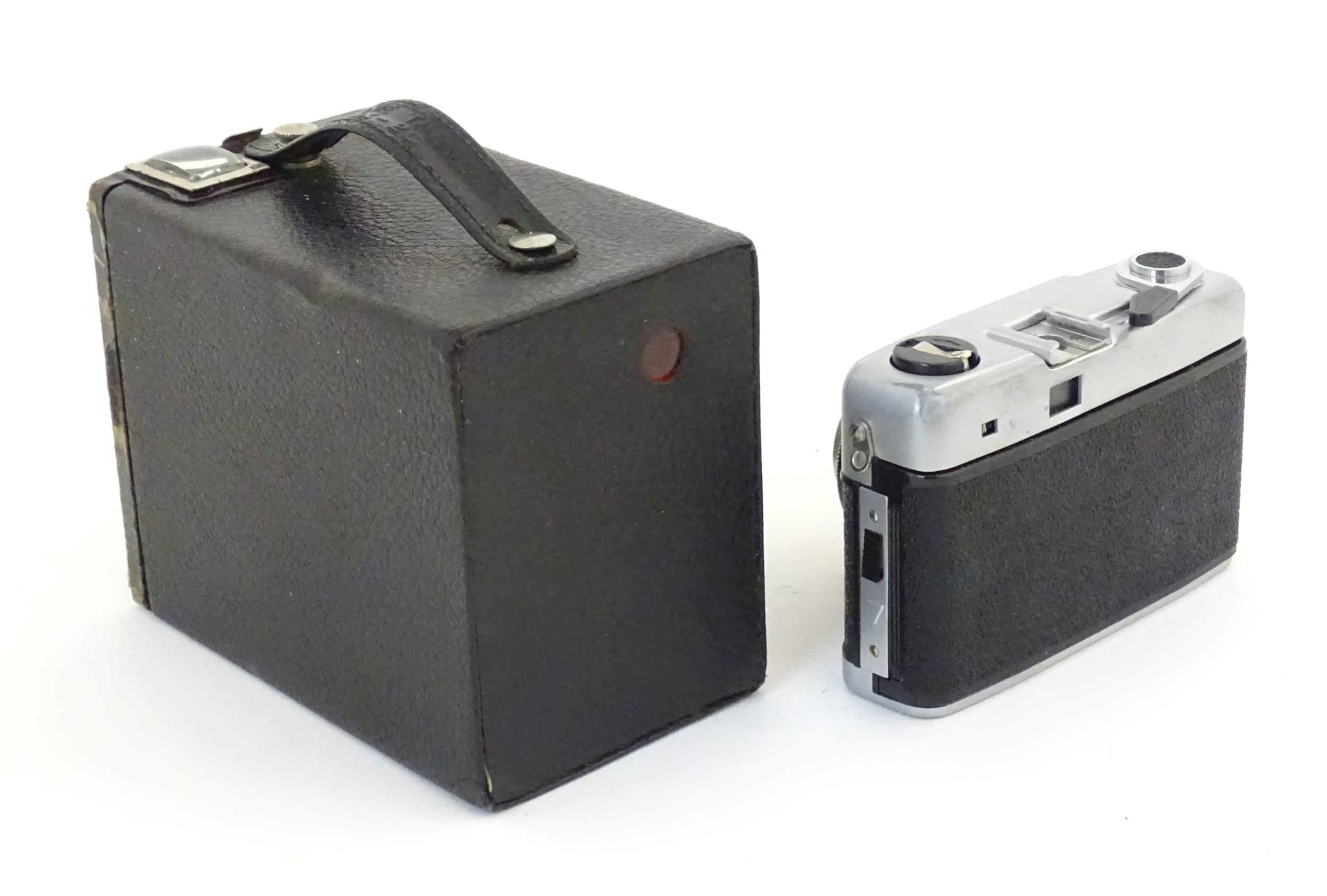 Two 20thC cameras to include a cased Kodak Brownie Target Six-20 box camera and a cased Beirette - Image 5 of 13