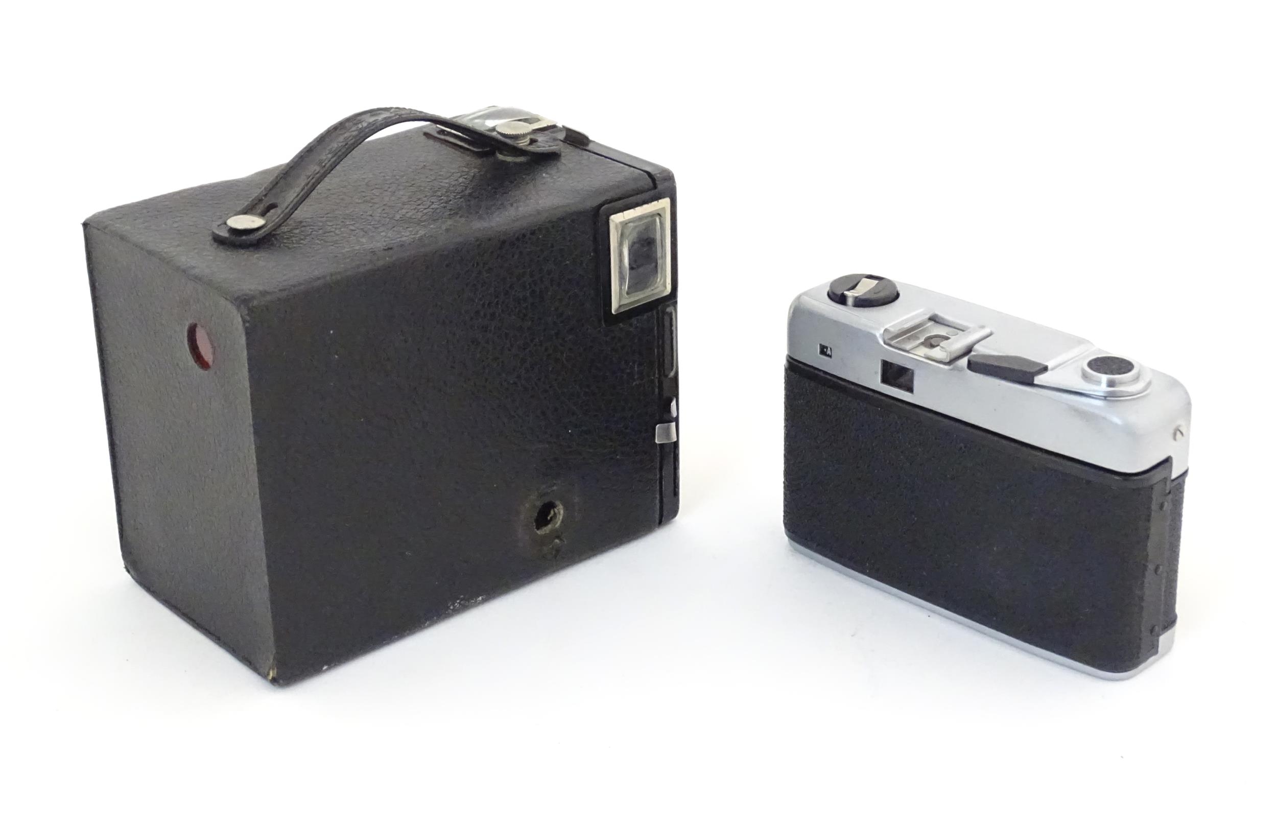 Two 20thC cameras to include a cased Kodak Brownie Target Six-20 box camera and a cased Beirette - Image 4 of 13