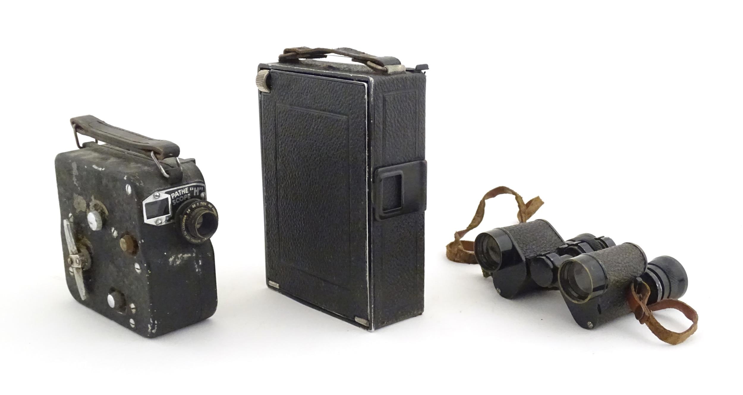 A quantity of 20thC cased cameras to include a Zeiss Ikon Nettar 517/16 camera, a Corfield - Image 6 of 24
