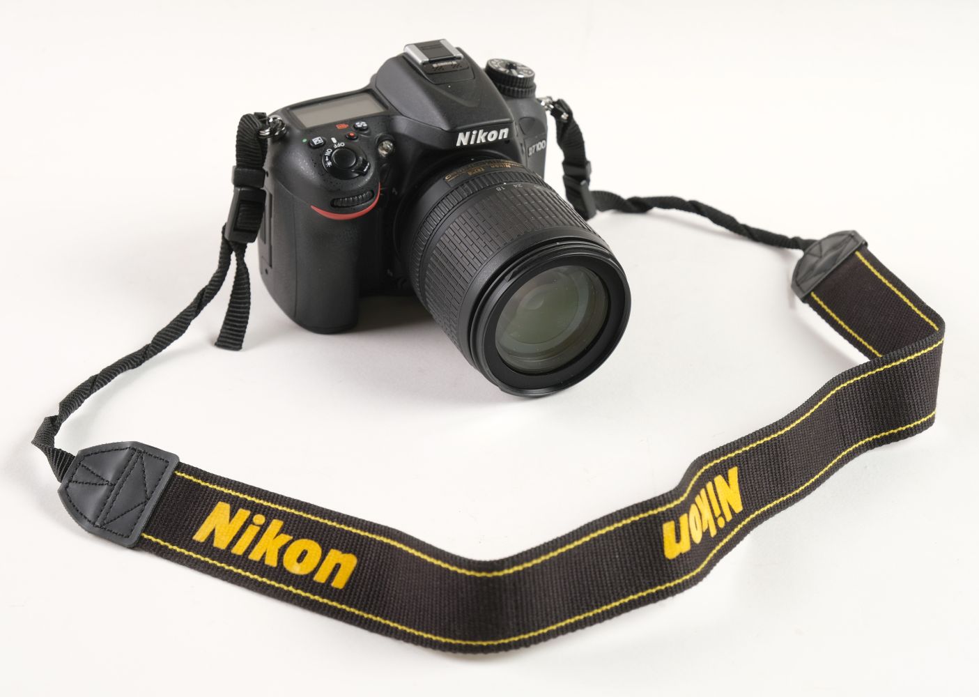 * Nikon D7100 Digital Camera (DSLR) with VR AF-S 18-105mm lens (boxed) plus other camera equipment