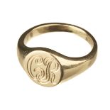 Ring. An 18ct gold gents signet ring